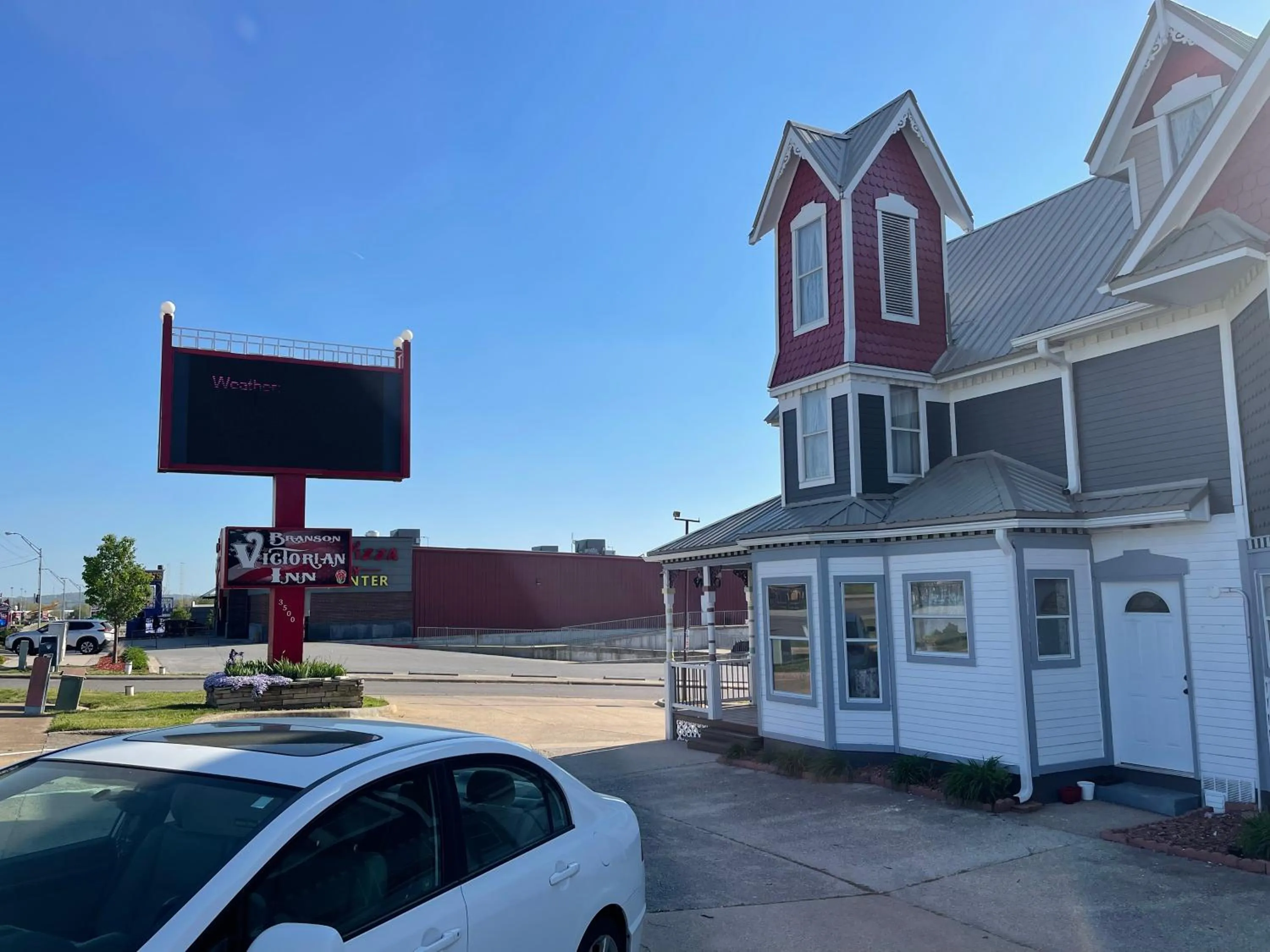 Street view in Branson Victorian Inn