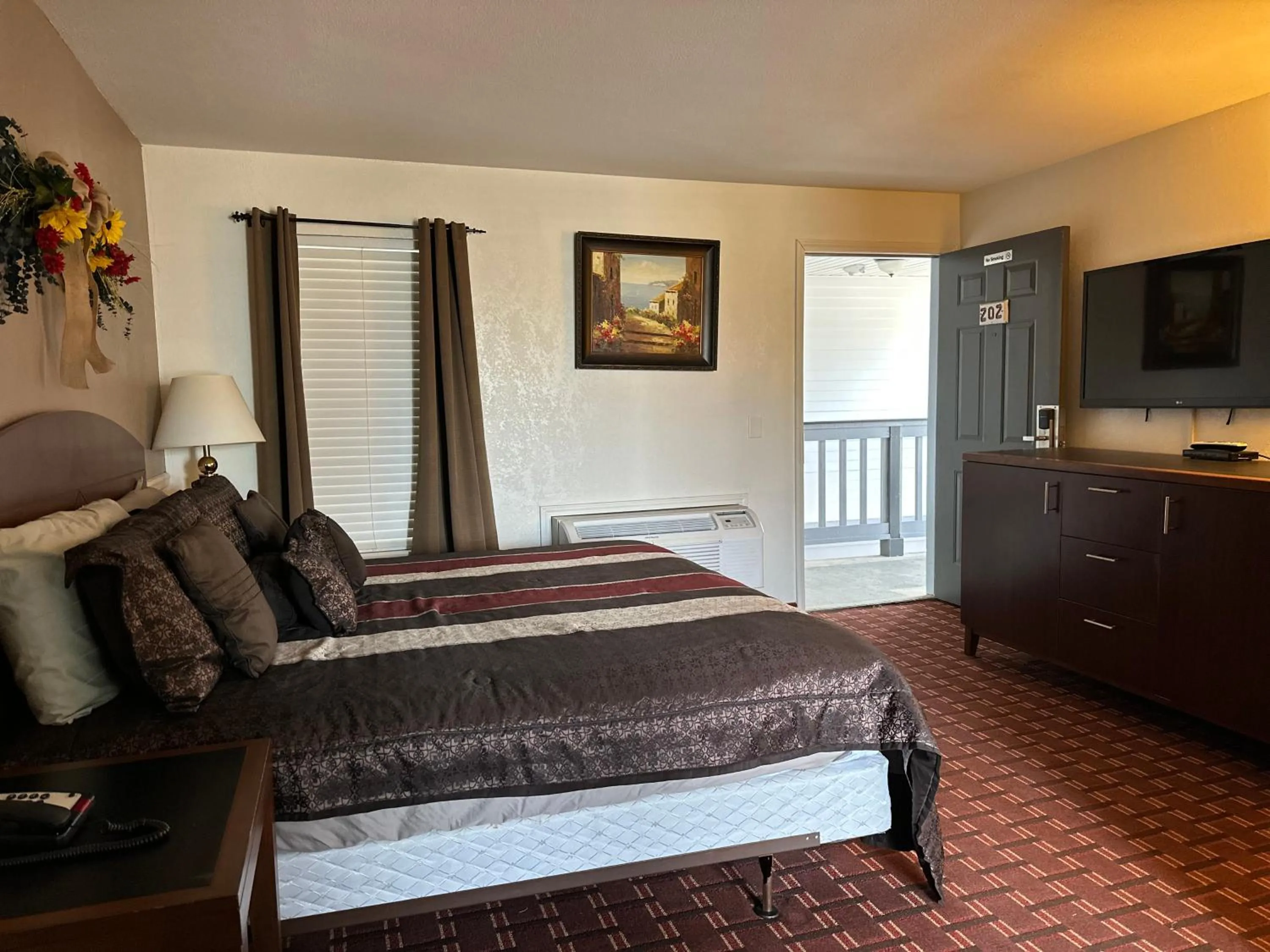 Bed in Branson Victorian Inn