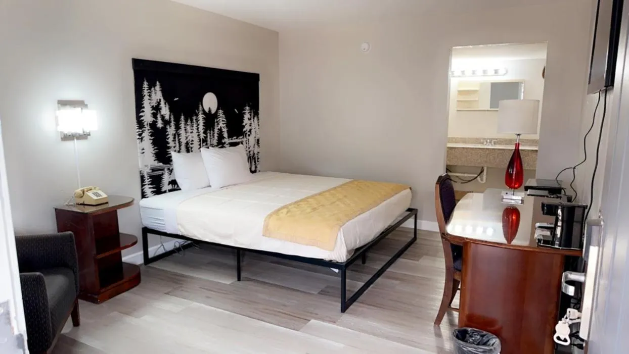 Photo of the whole room in Branson Victorian Inn