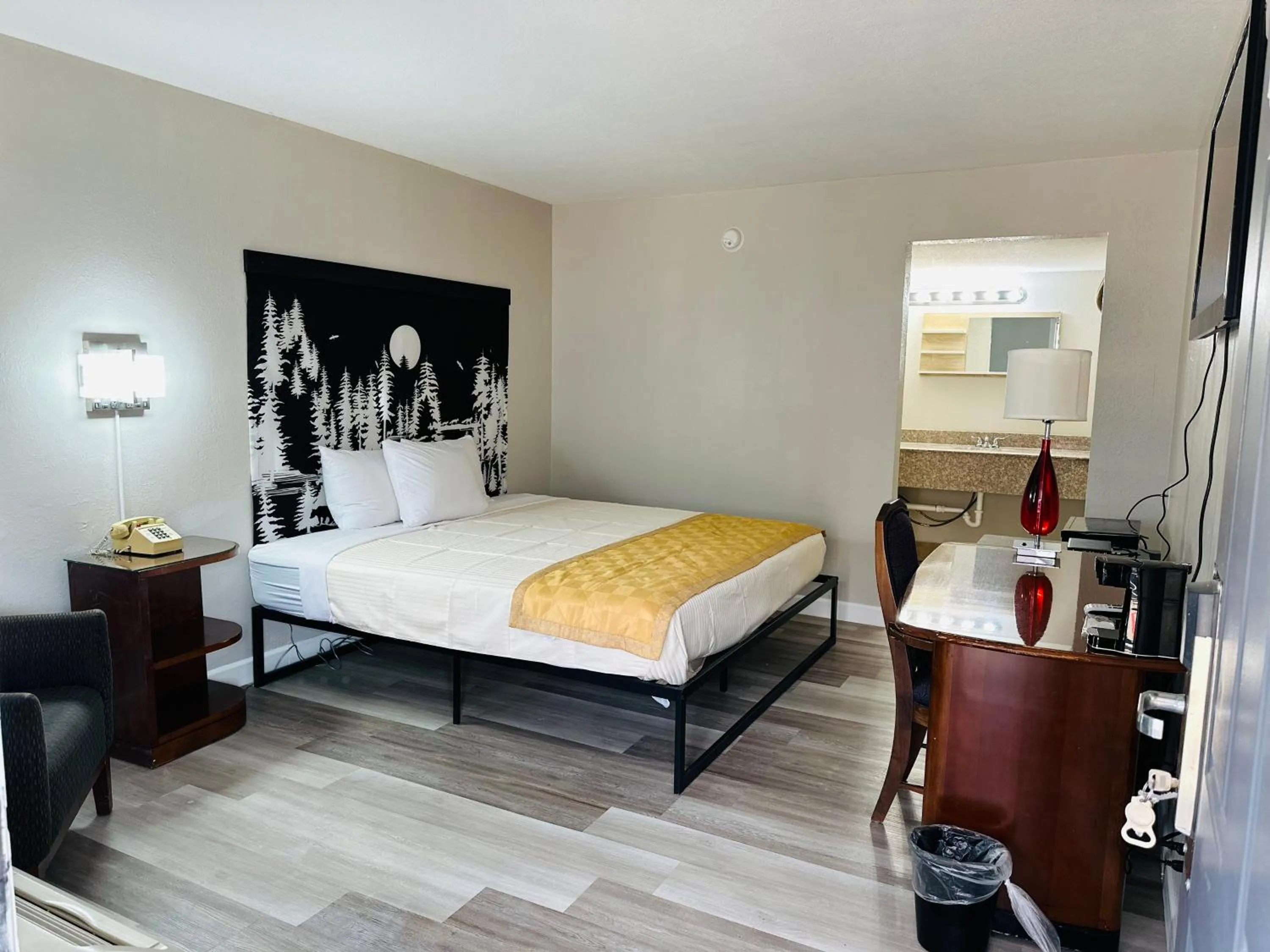 Bed in Branson Victorian Inn