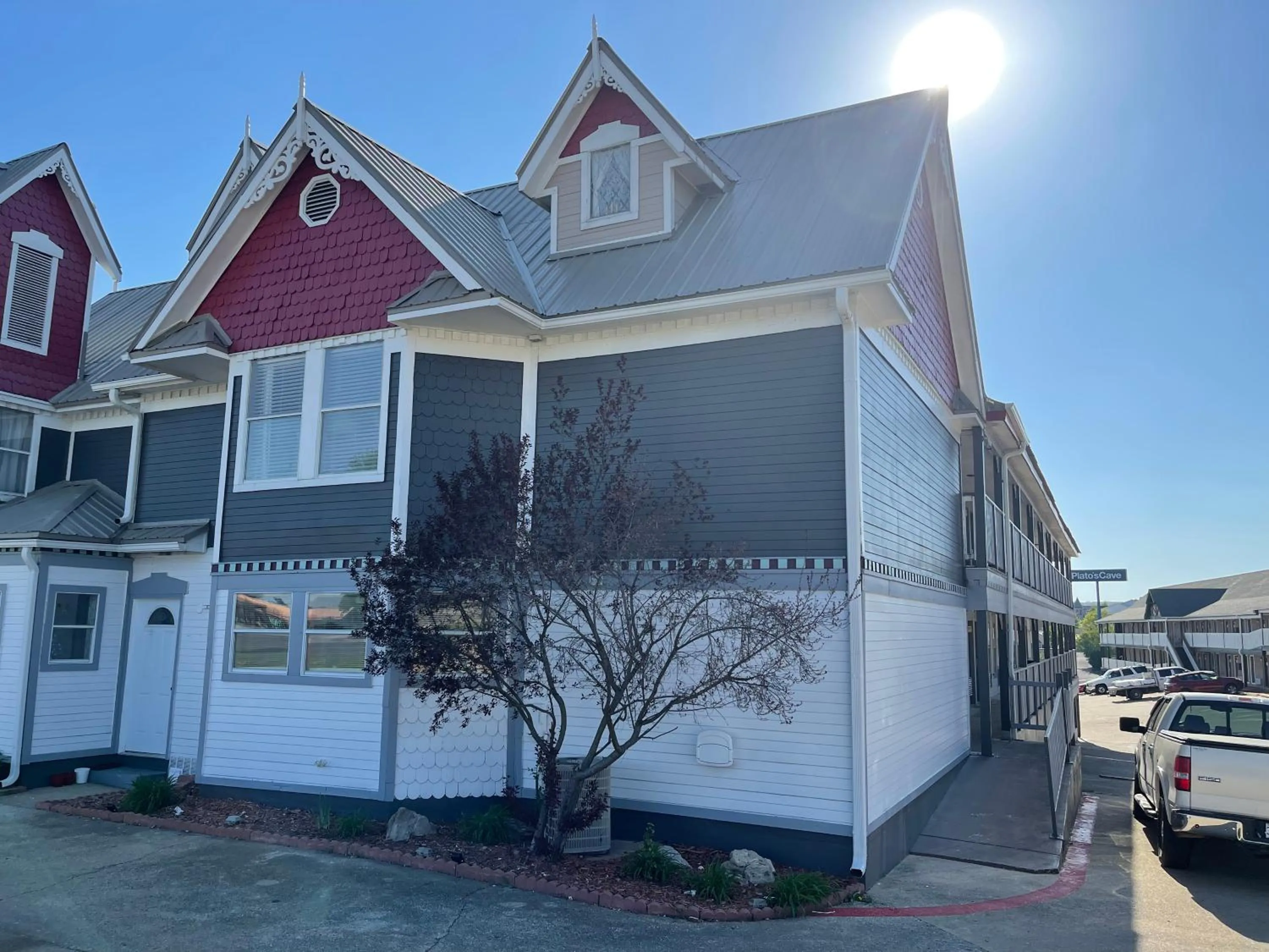 Property building in Branson Victorian Inn