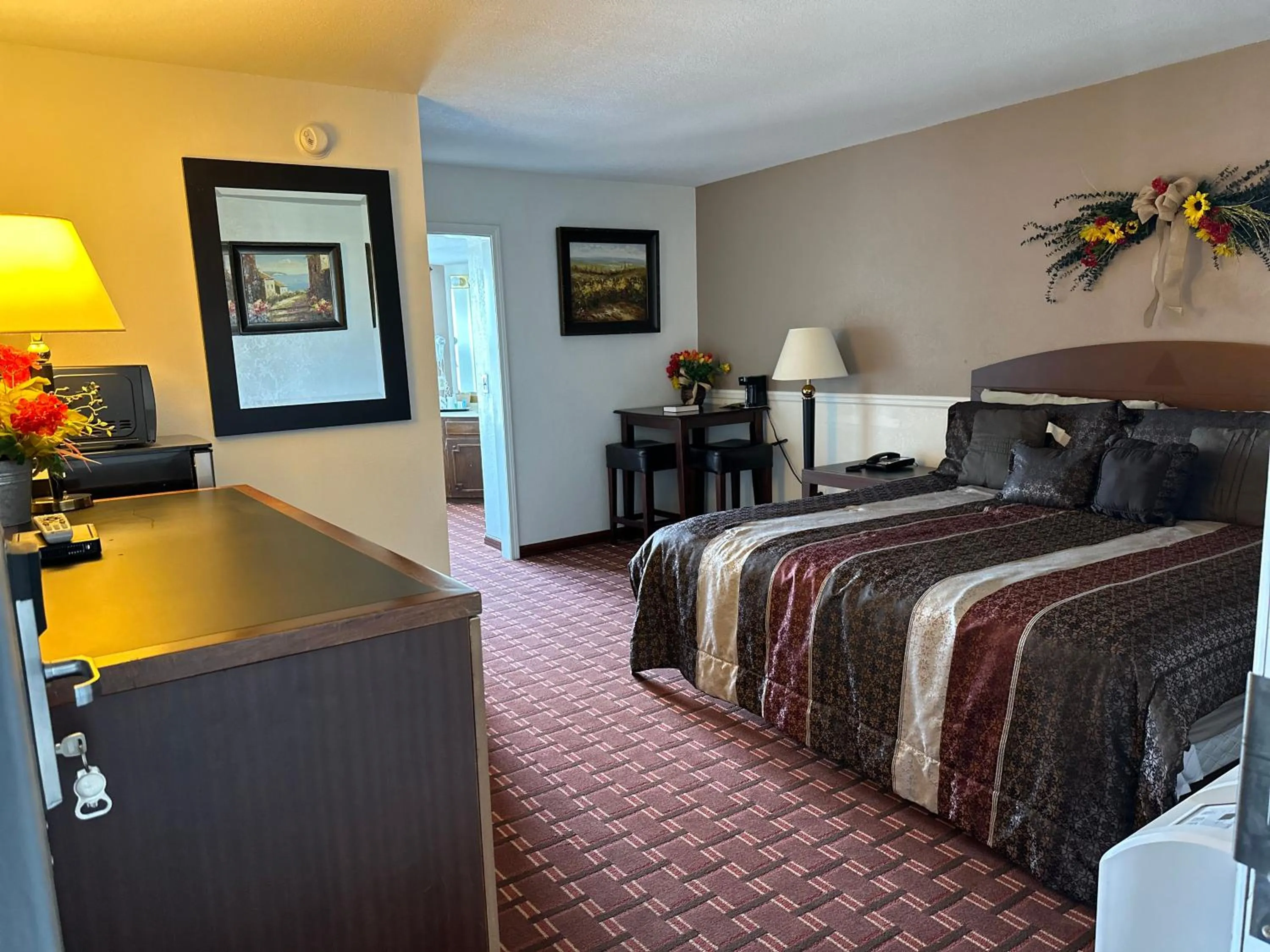 Photo of the whole room in Branson Victorian Inn