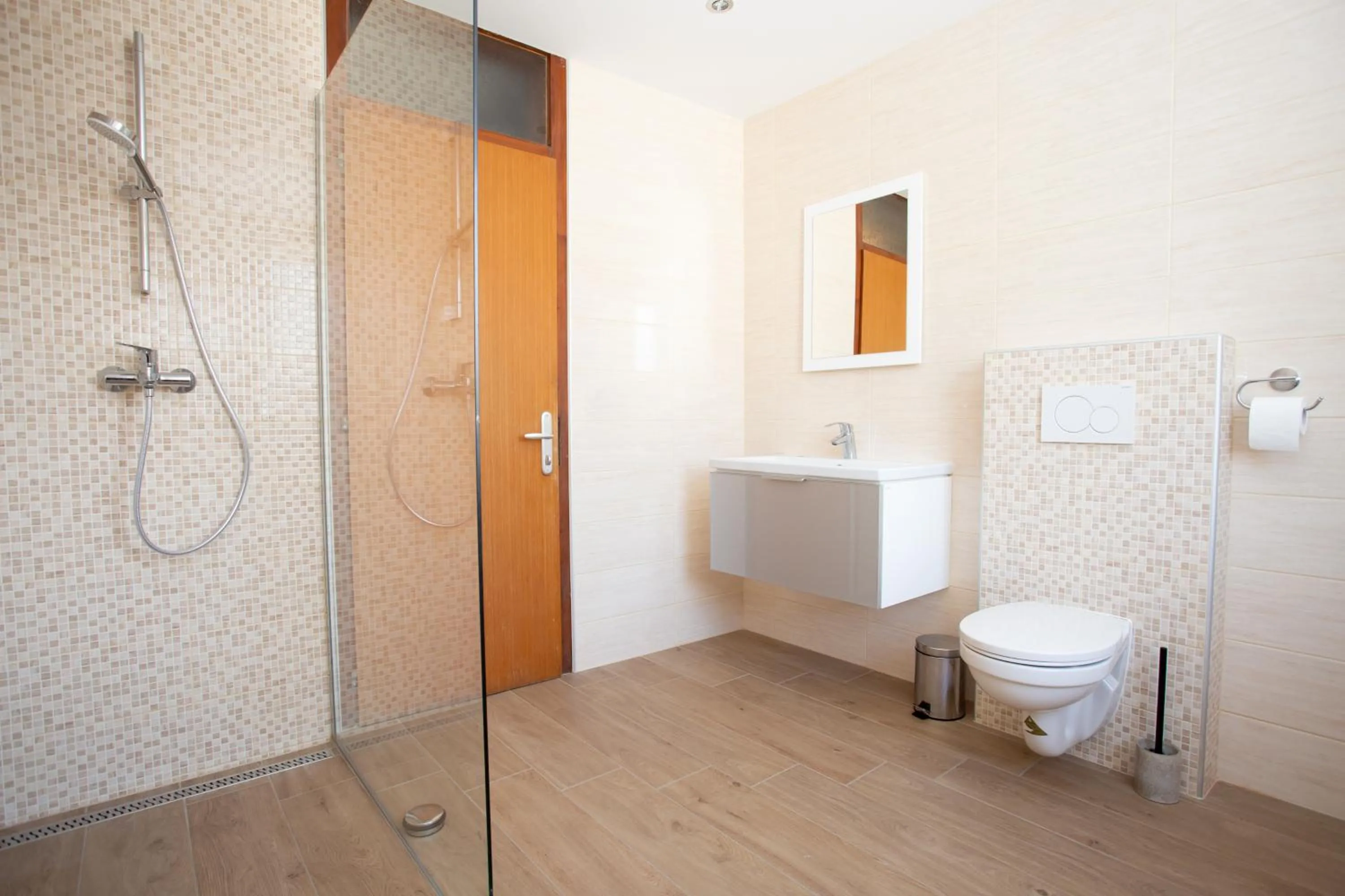 Bathroom in Hostel LakeBled