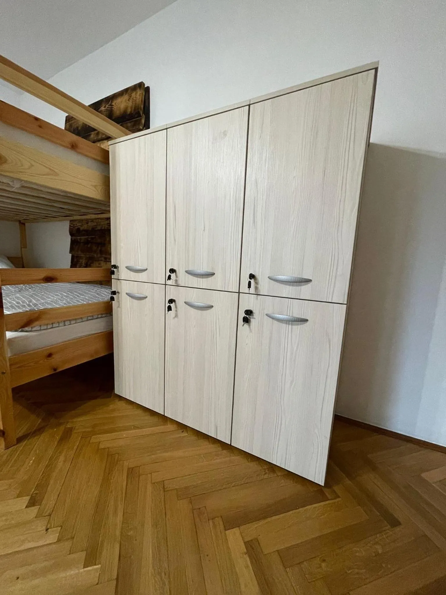 microwave in Hostel LakeBled