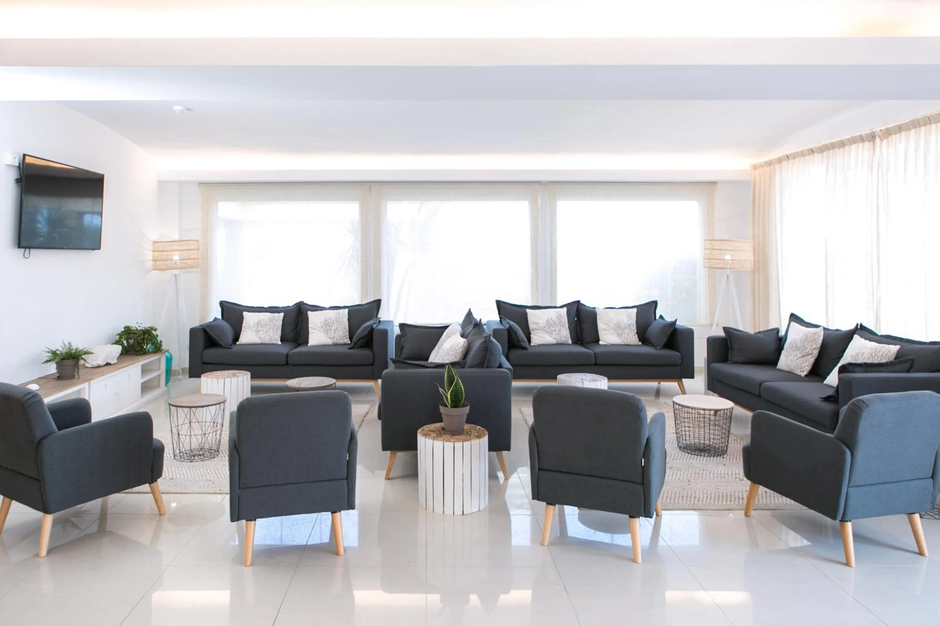 Communal lounge/ TV room in RVHotels Nieves Mar