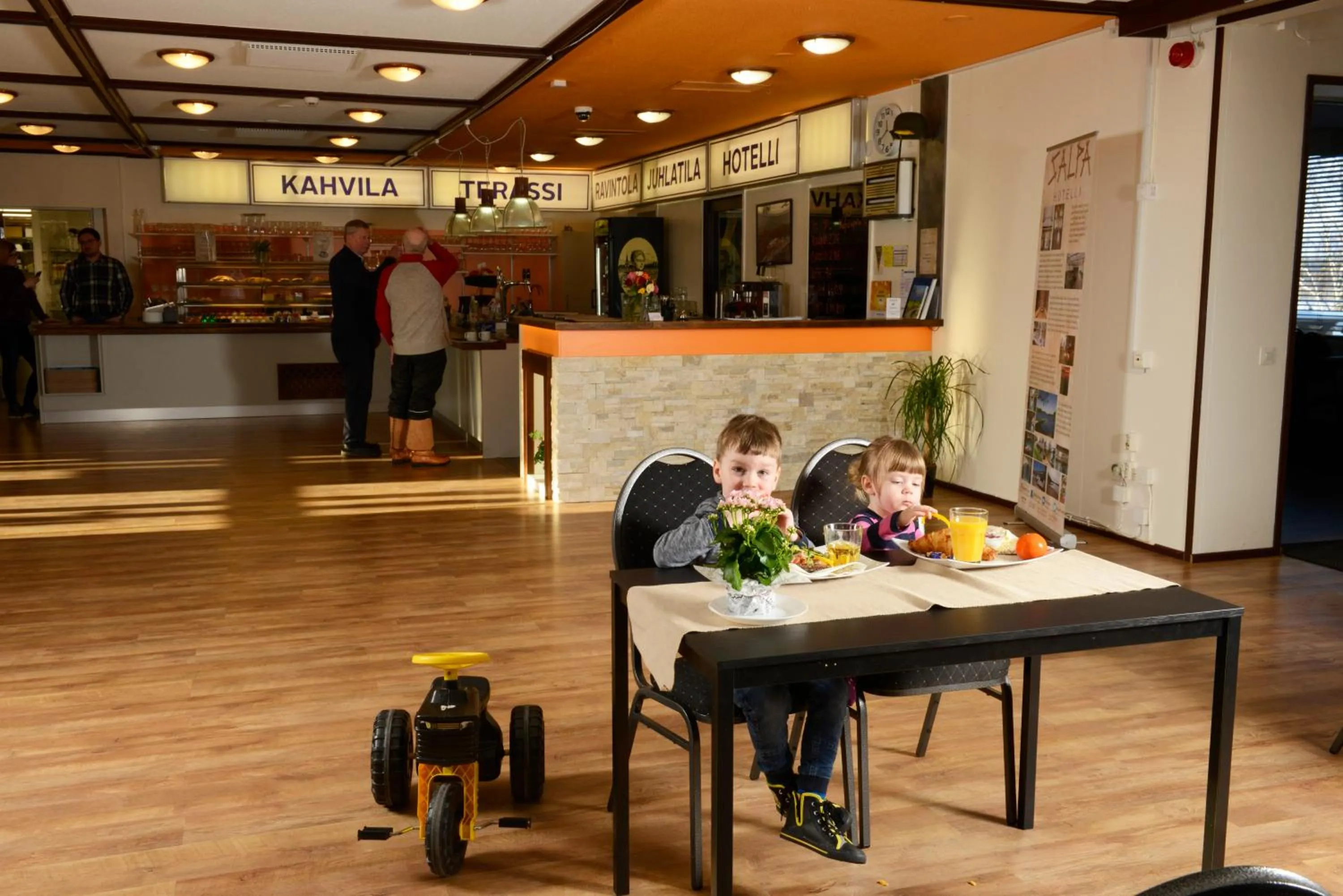 Restaurant/places to eat in Hotelli Salpa