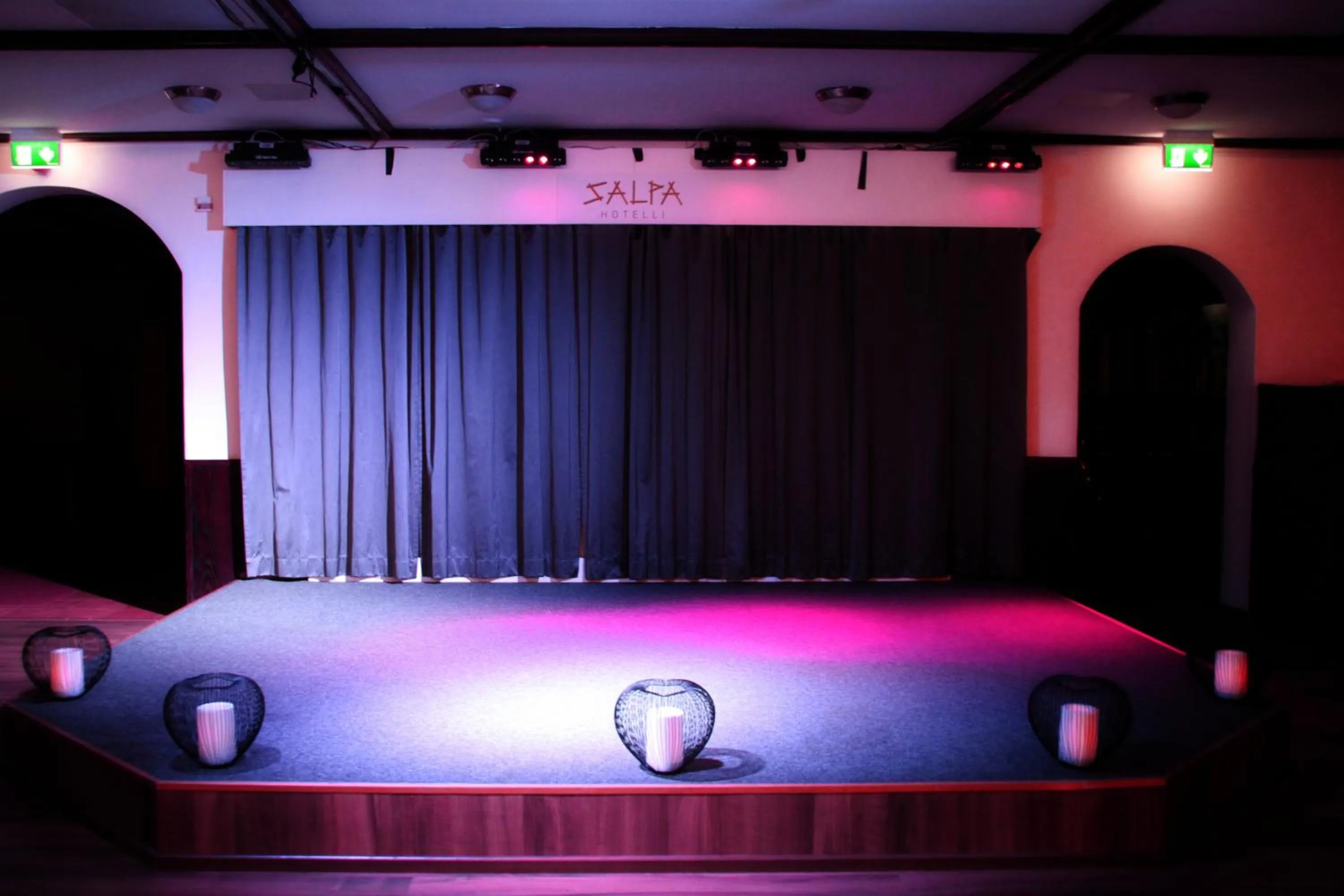 Restaurant/places to eat in Hotelli Salpa