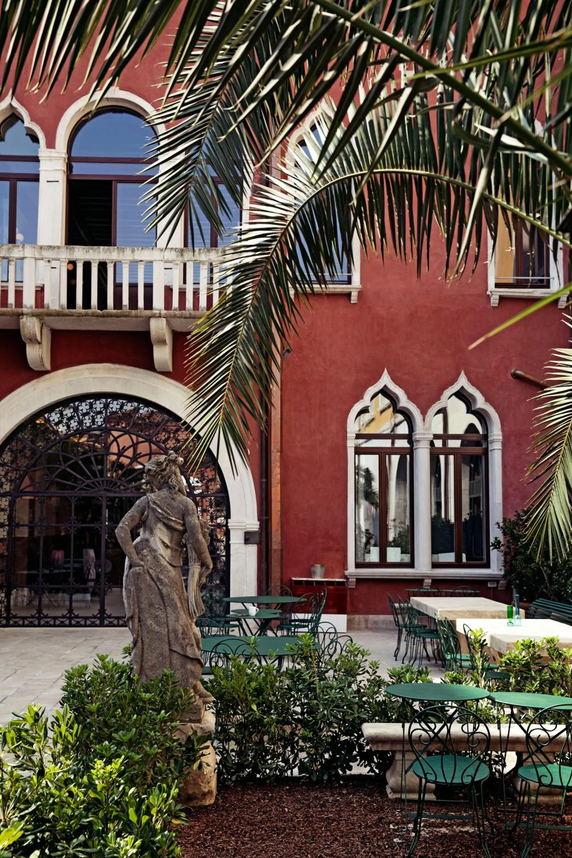 Garden in Il Palazzo Experimental