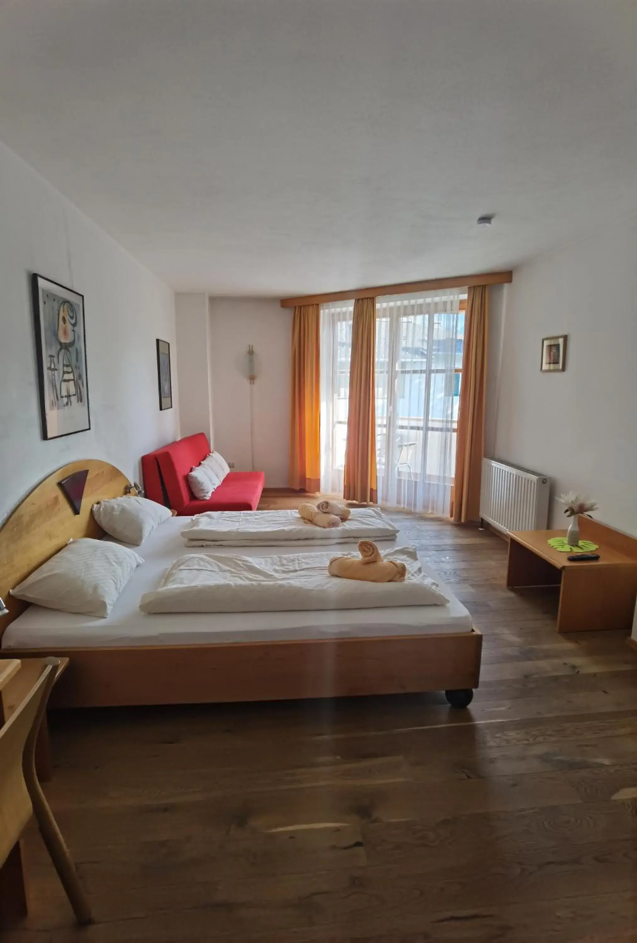 Superior Double Room with Balcony - single occupancy in Hotel Landhaus Zell am See Superior Double Room with Balcony - single occupancy in Hotel Landhaus Zell am See