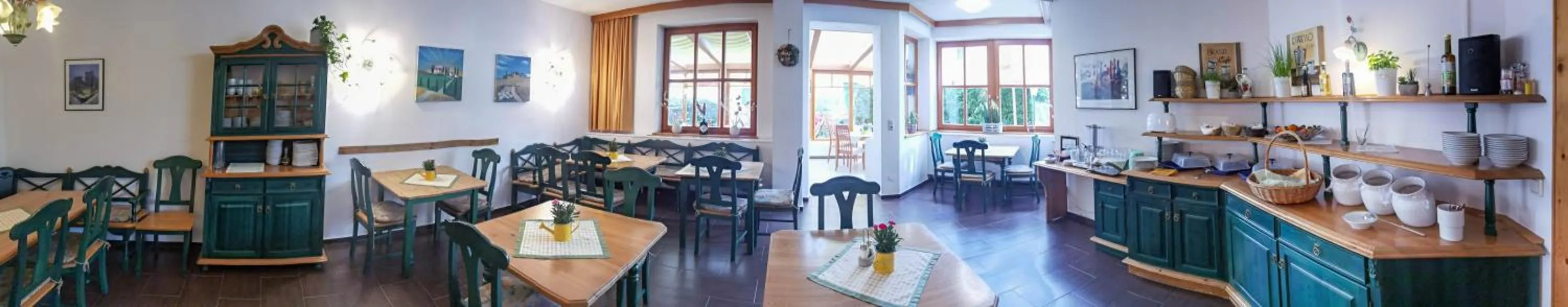 Restaurant/places to eat in Hotel Landhaus Zell am See