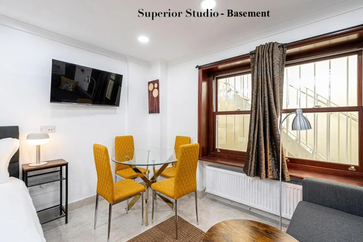 Superior Studio in Kensington Olympia
