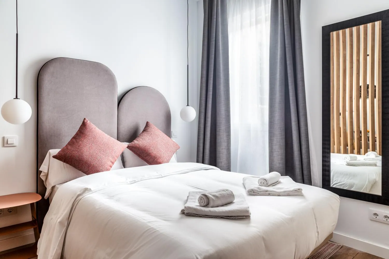 Bed in Smartr Atocha Reina Sofia