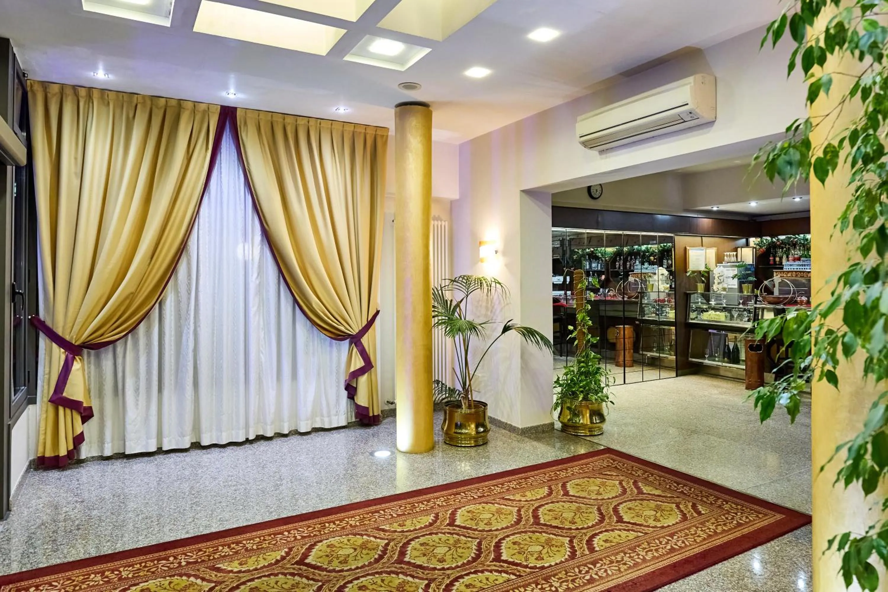 Lobby or reception in HOTEL PARADISO