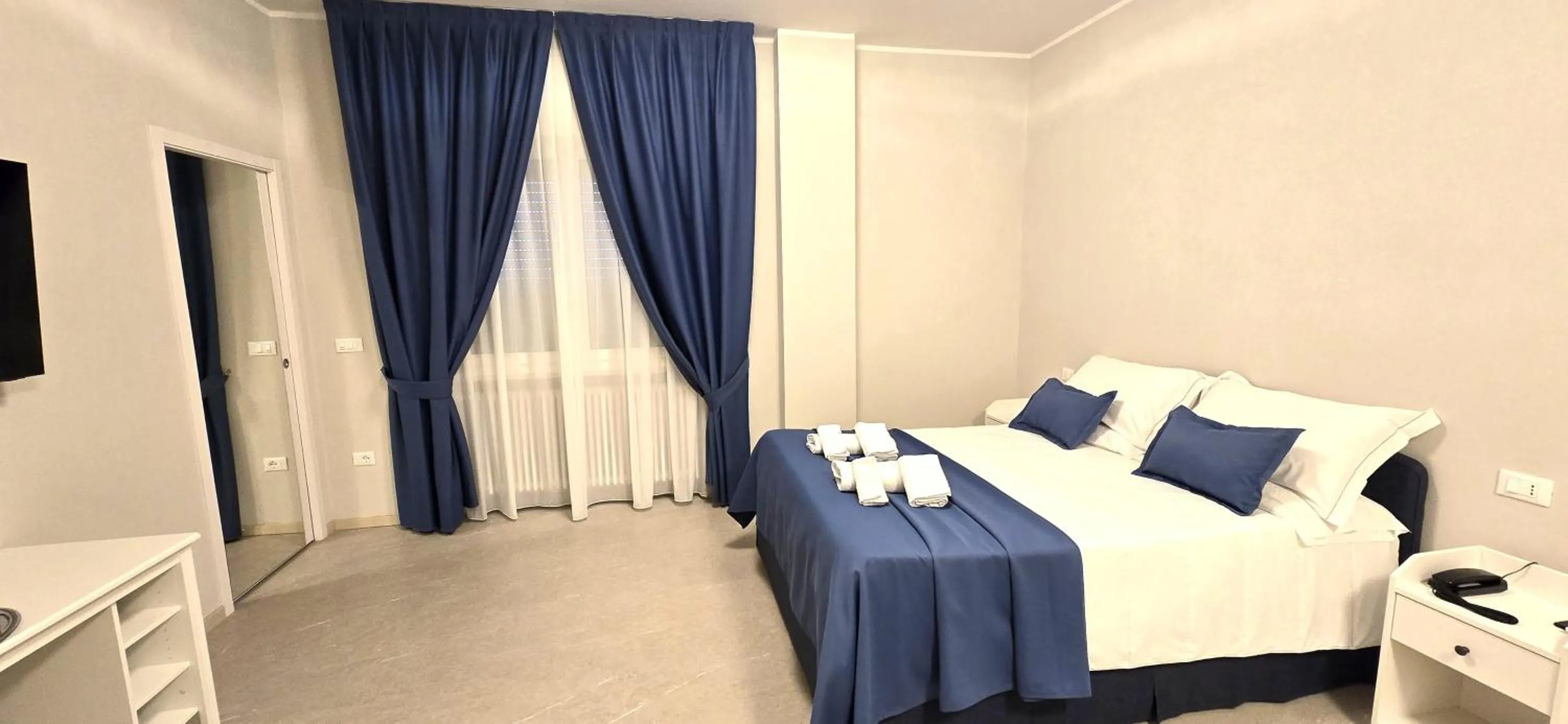 Bed in HOTEL PARADISO