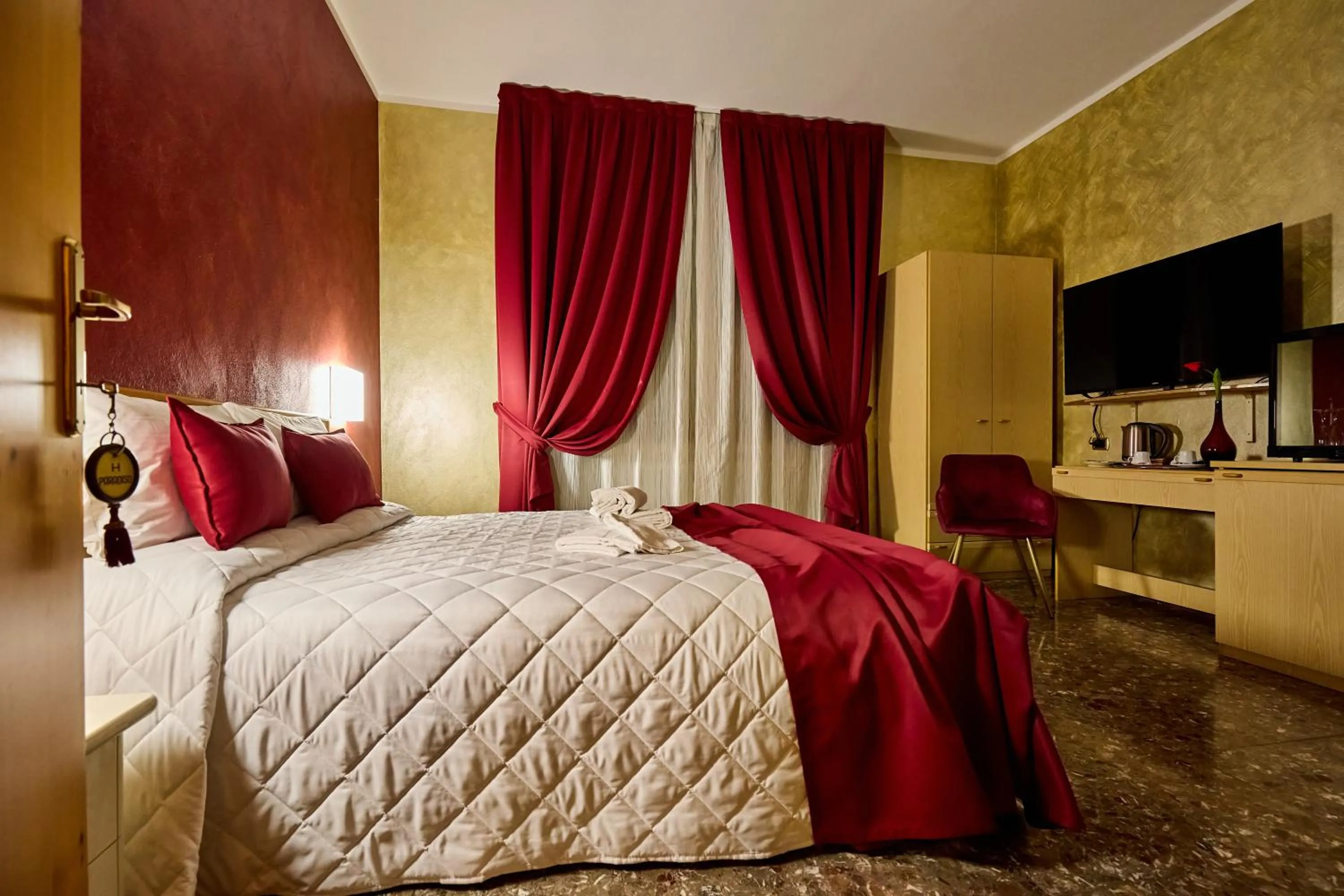 View (from property/room), Bed in HOTEL PARADISO