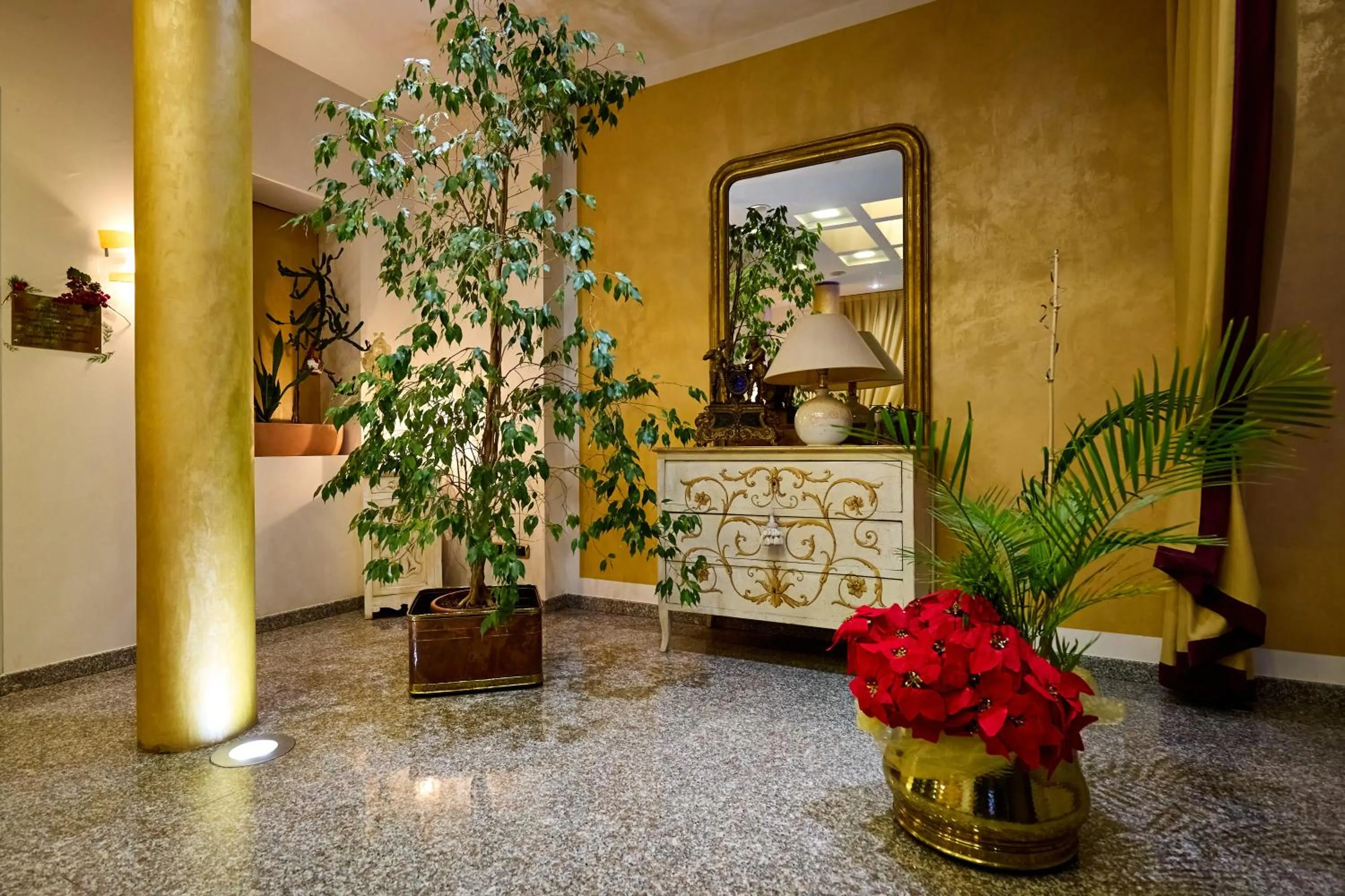 Lobby or reception in HOTEL PARADISO