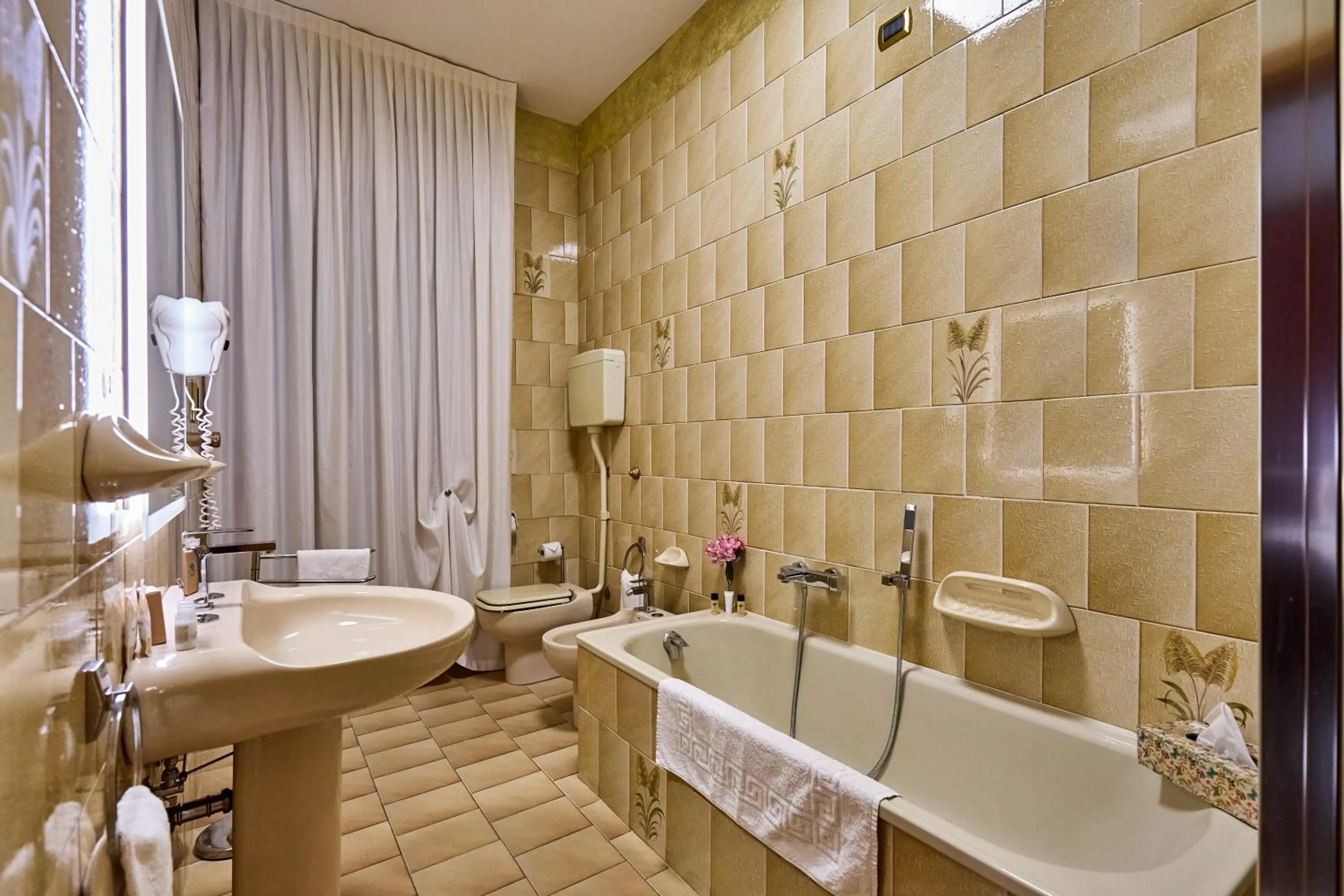 Bathroom in HOTEL PARADISO
