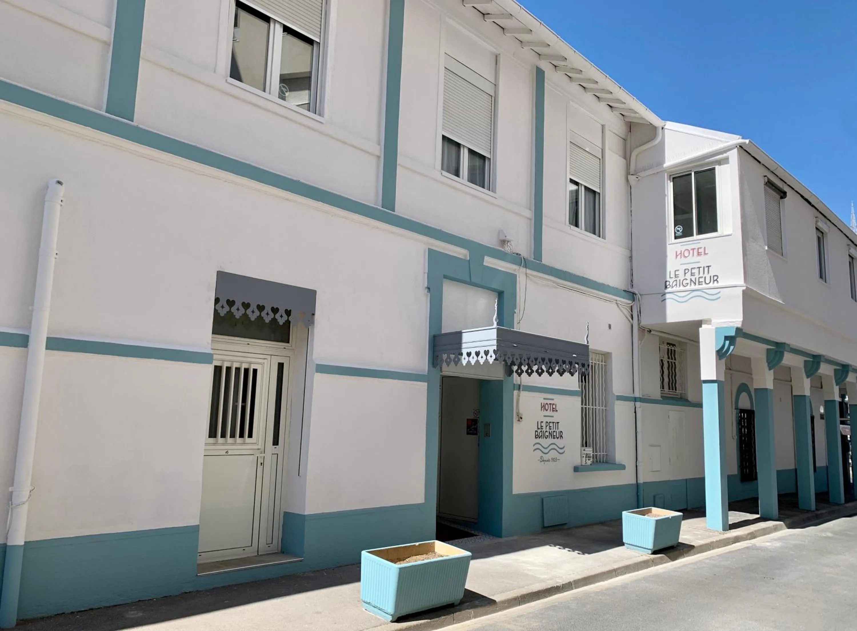 Facade/entrance in Hotel Le Petit Baigneur Palavas Plage