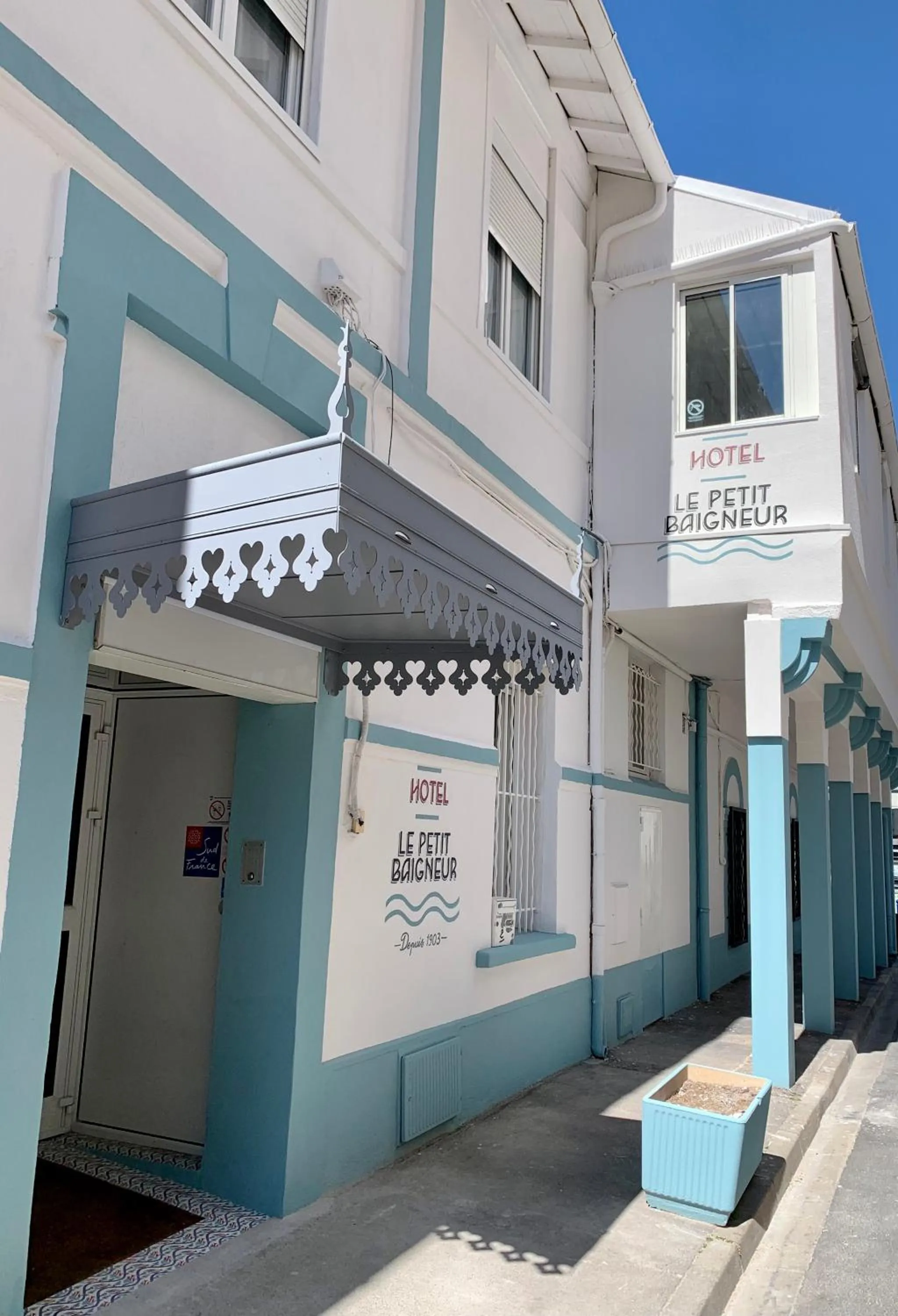 Property building in Hotel Le Petit Baigneur Palavas Plage