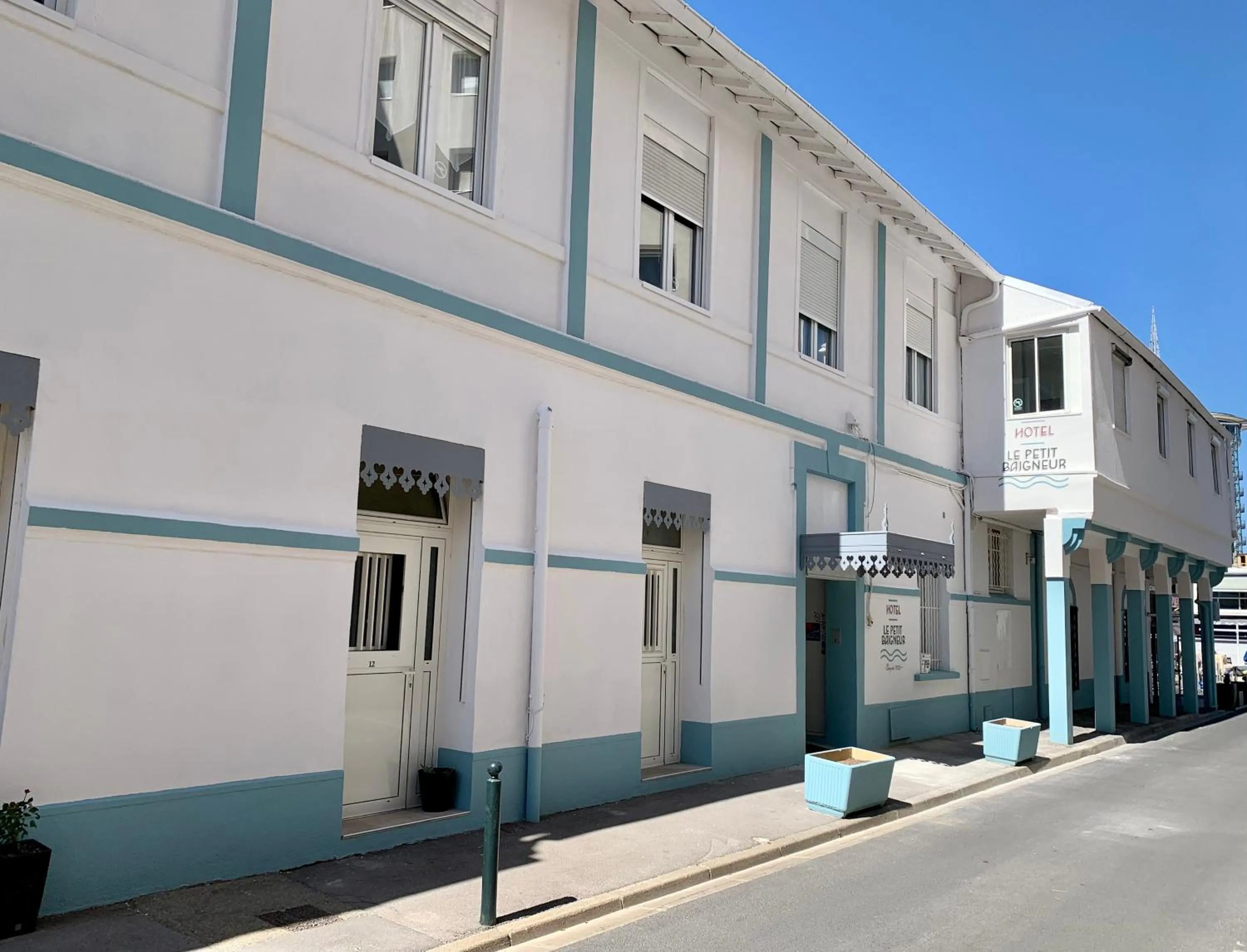 Facade/entrance in Hotel Le Petit Baigneur Palavas Plage
