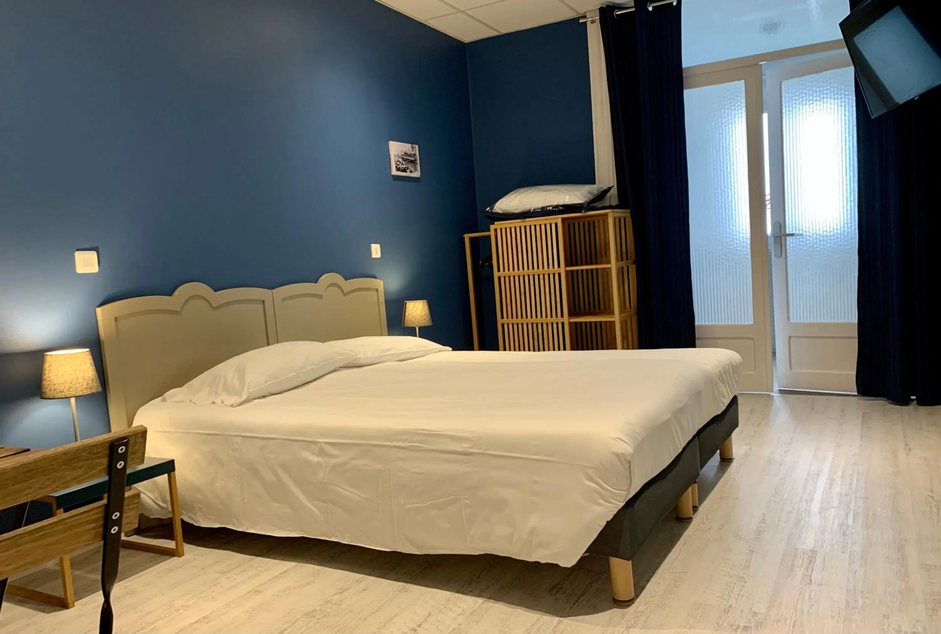 Photo of the whole room, Bed in Hotel Le Petit Baigneur Palavas Plage