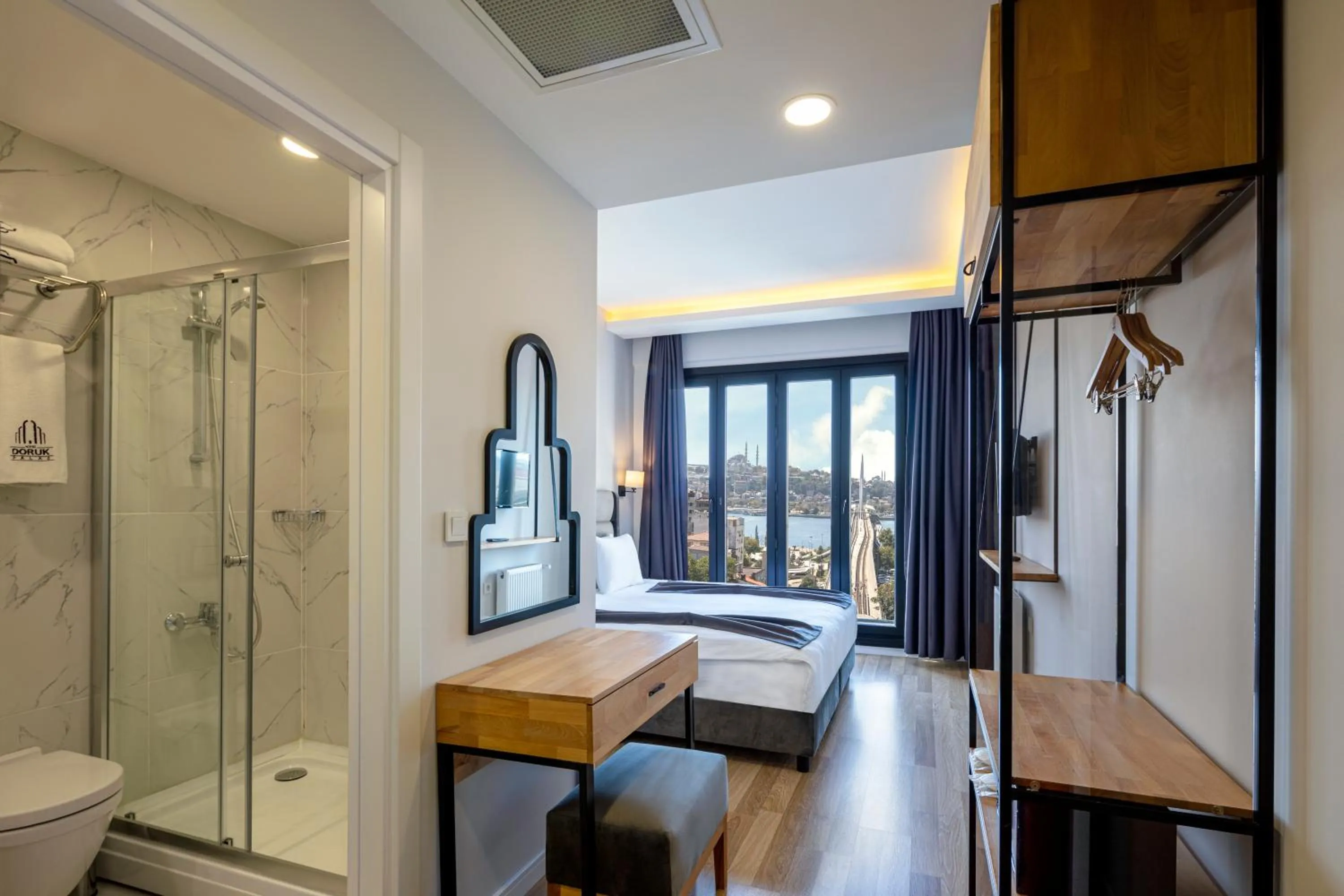 Shower in DORUK PALAS HOTEL