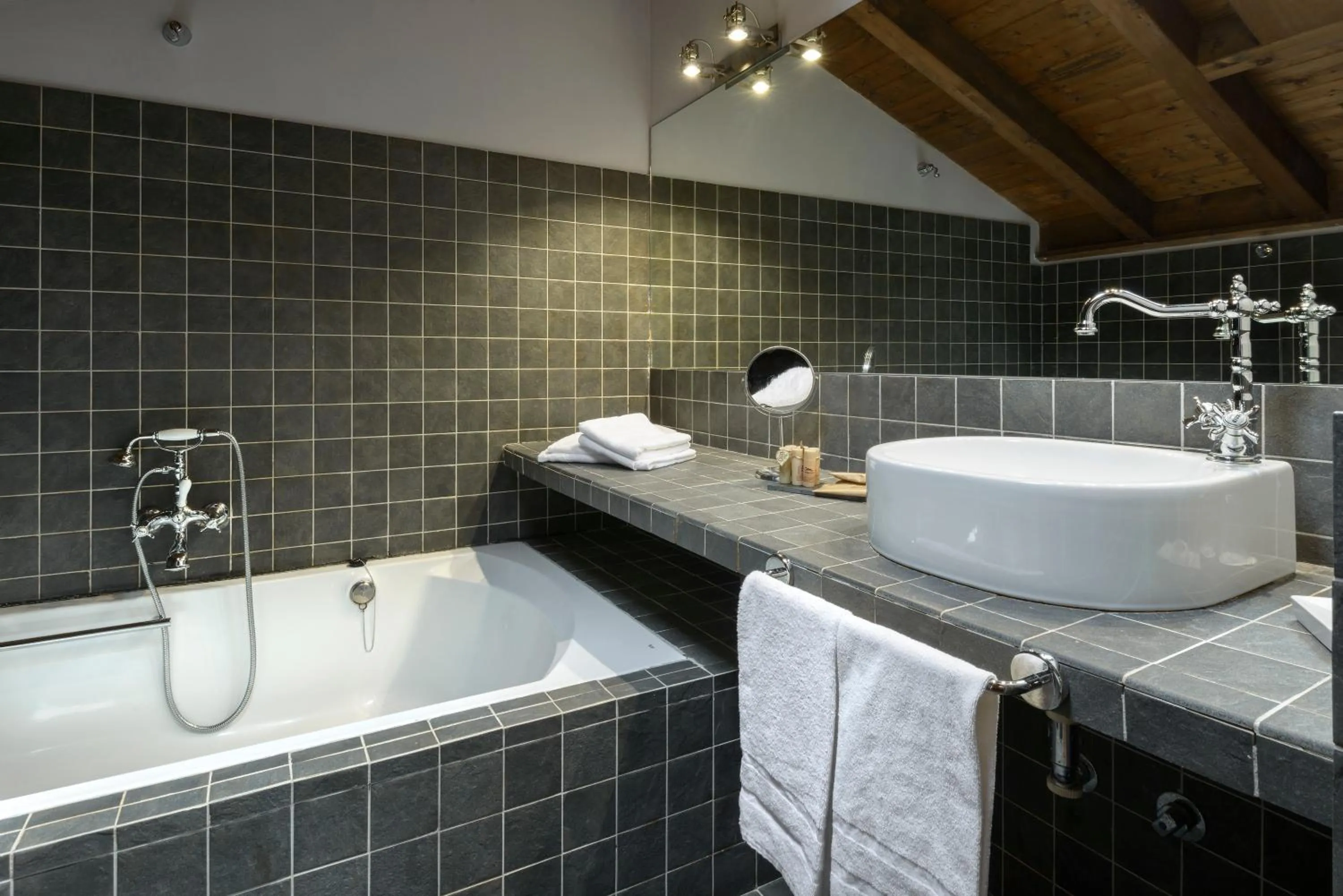 Bathroom in Hotel Rural Iribarnia