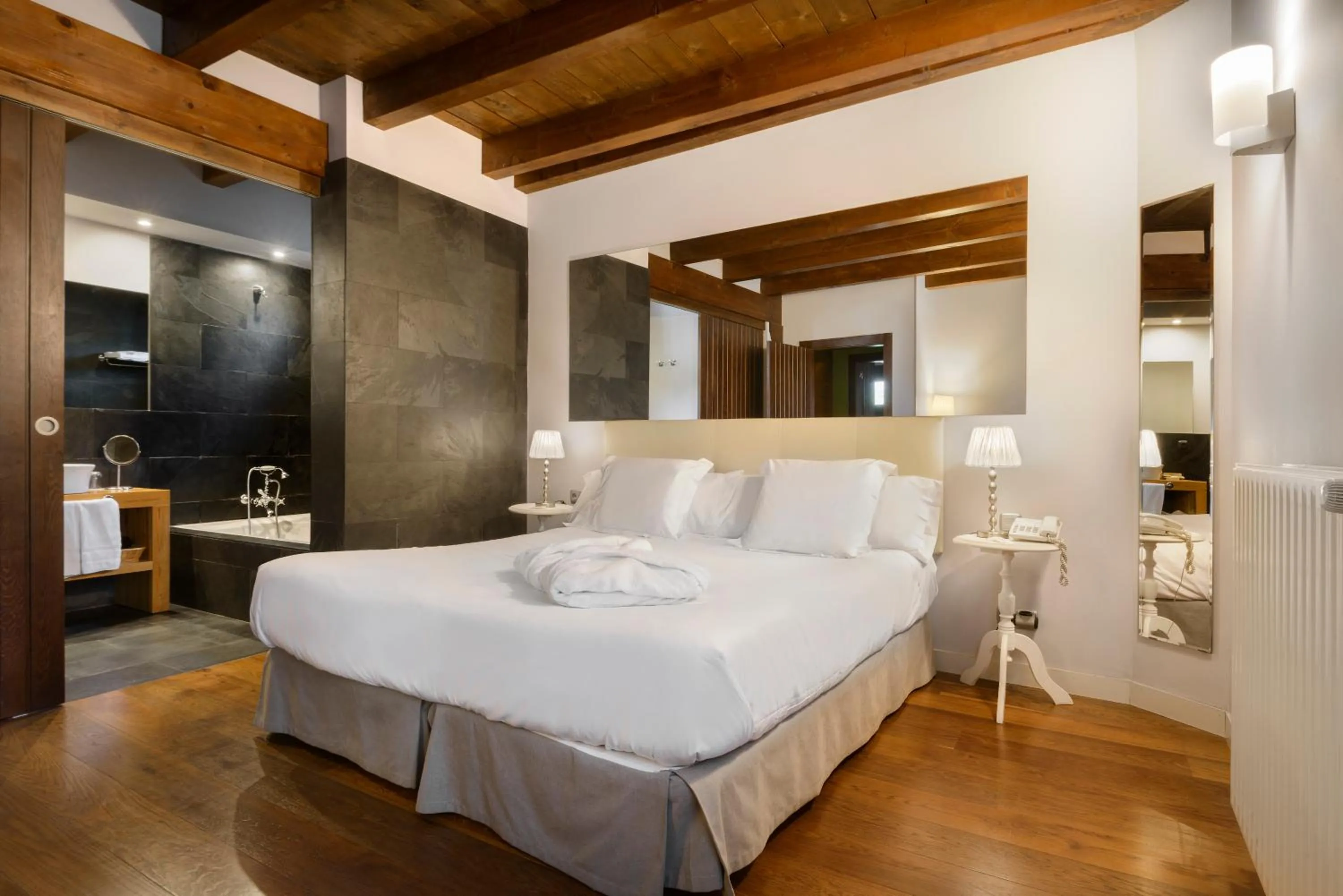 Bed in Hotel Rural Iribarnia