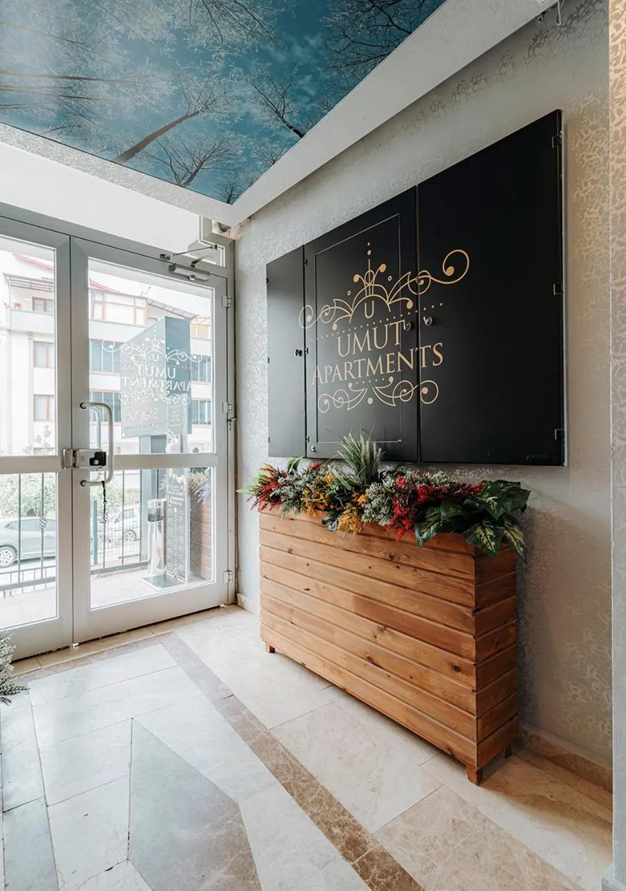 Facade/entrance in Umut Apartments