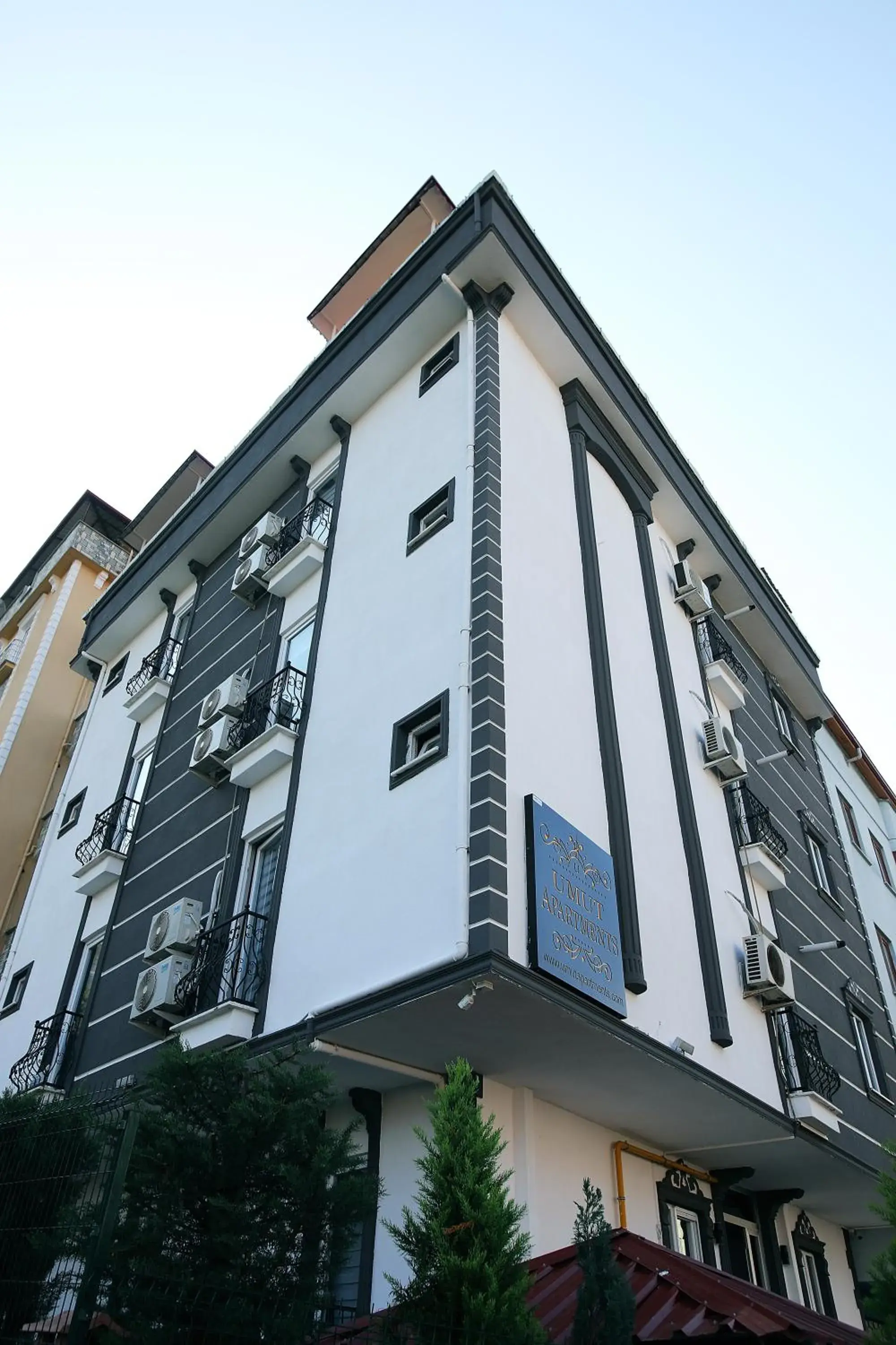 Property building in Umut Apartments Property building in Umut Apartments