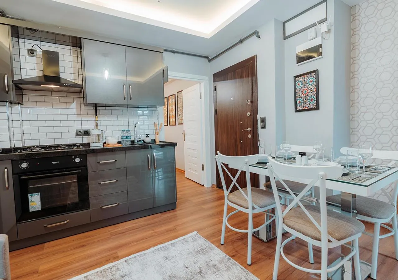 Kitchen or kitchenette in Umut Apartments