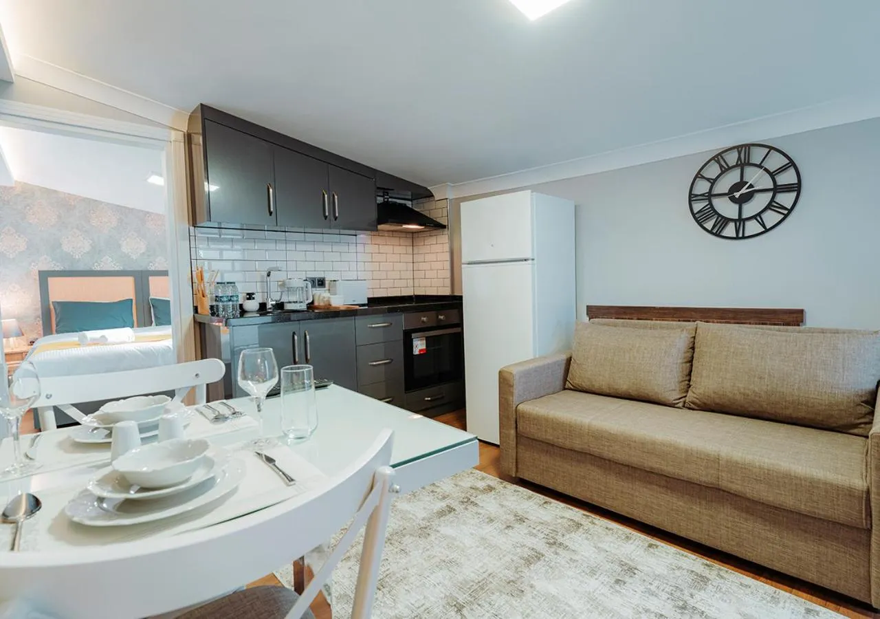 Kitchen or kitchenette in Umut Apartments