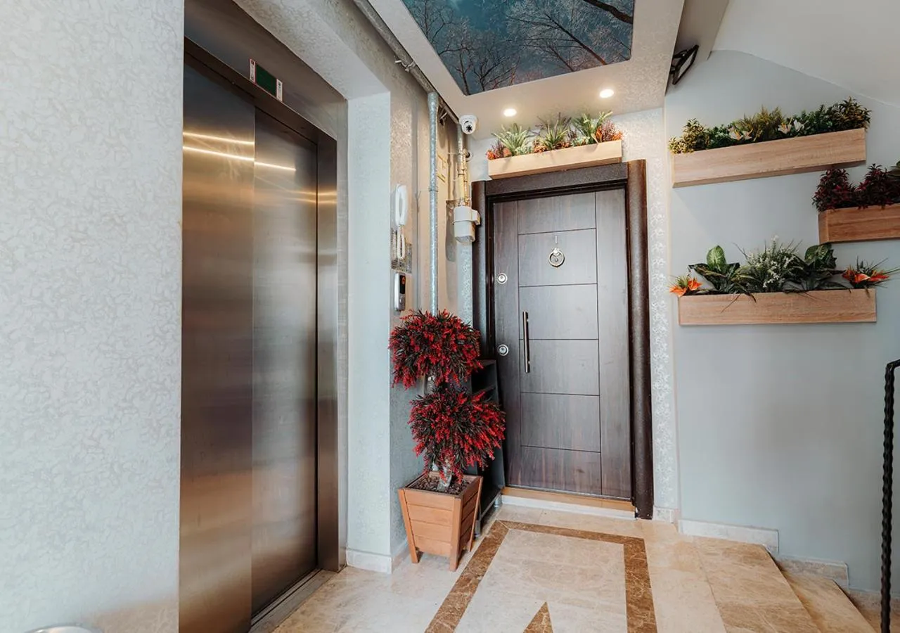 Facade/entrance in Umut Apartments