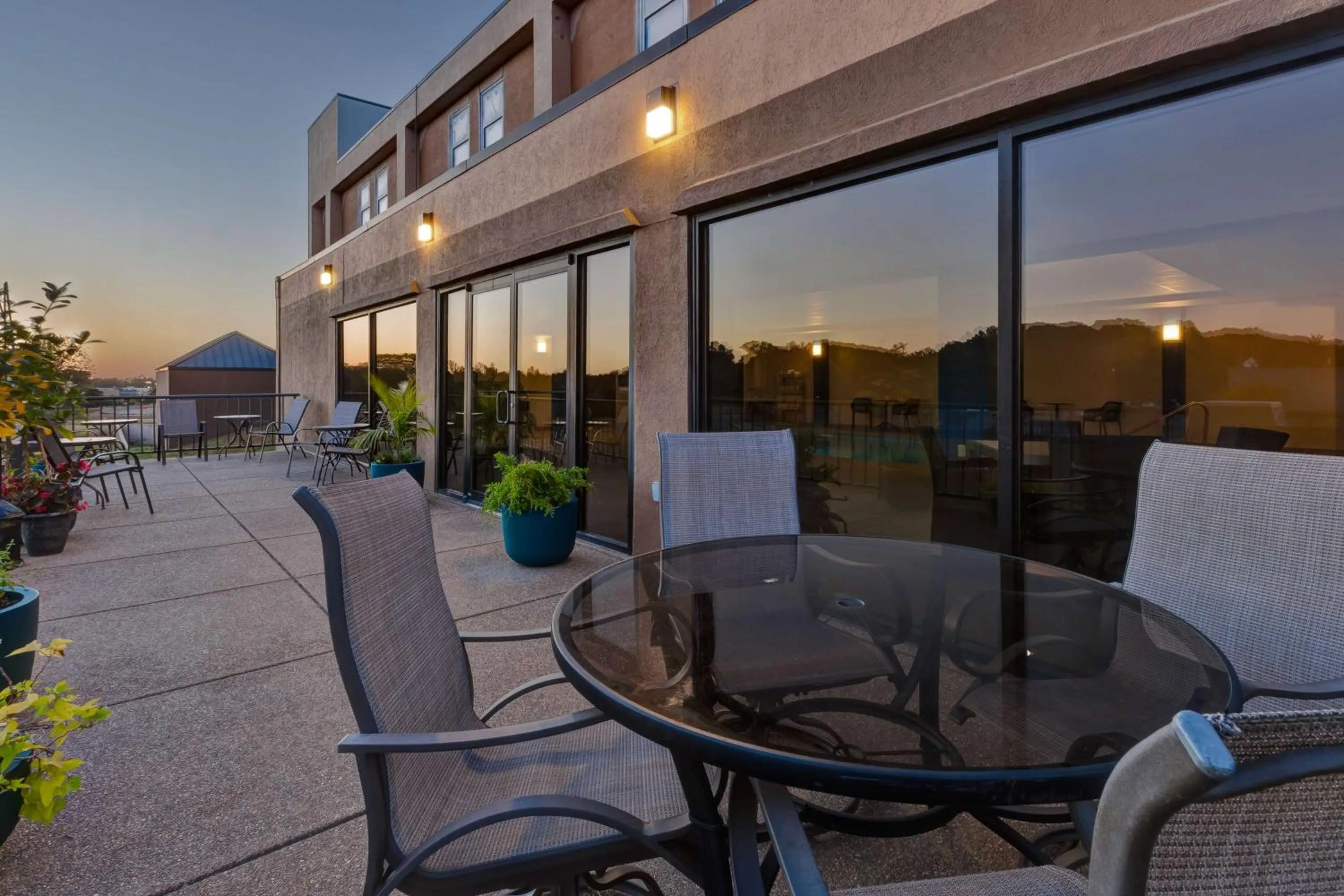 Property building in Hampton Inn Princeton