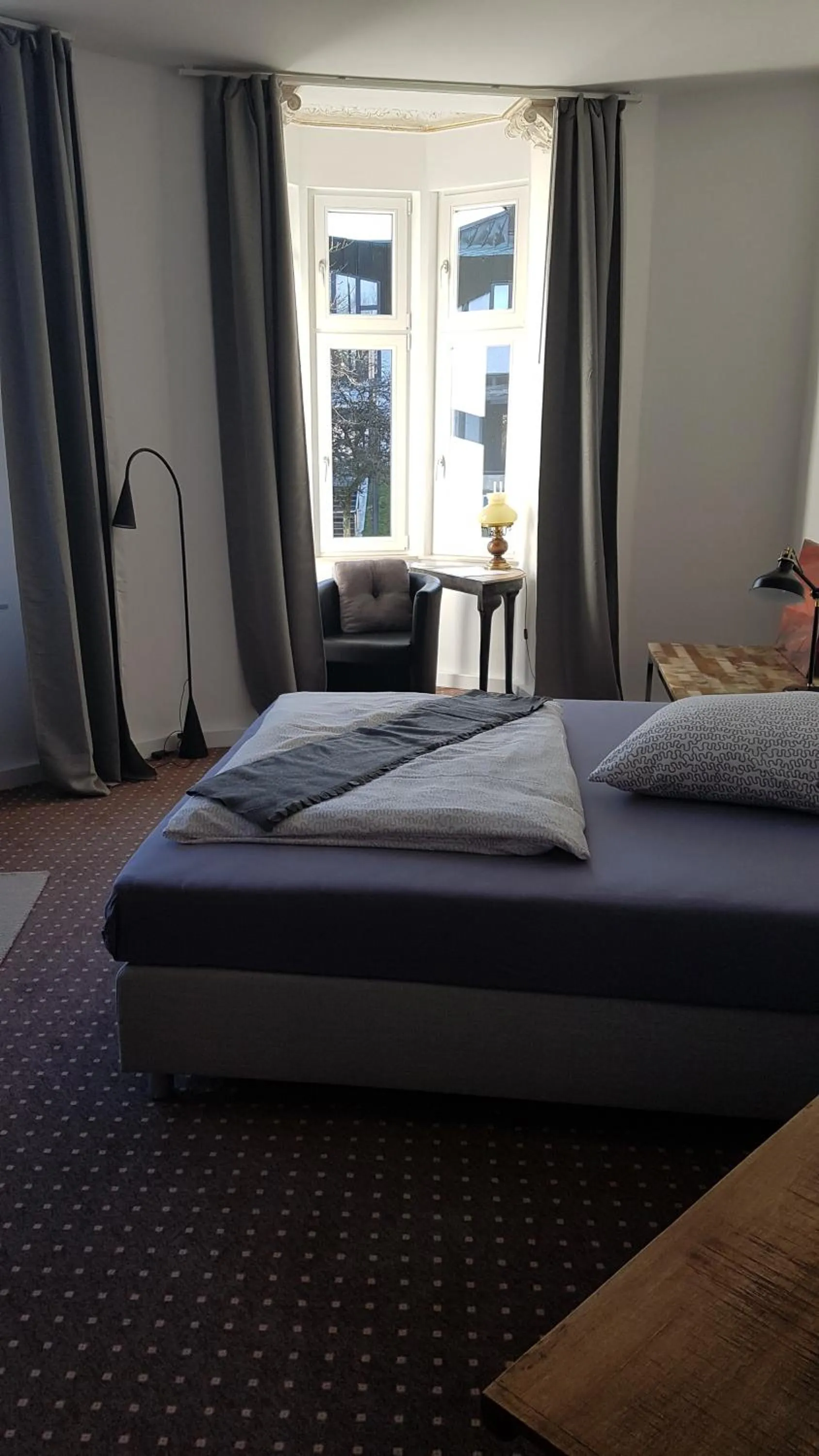 Photo of the whole room, Bed in Schillers Hotel & Café - GARNI -