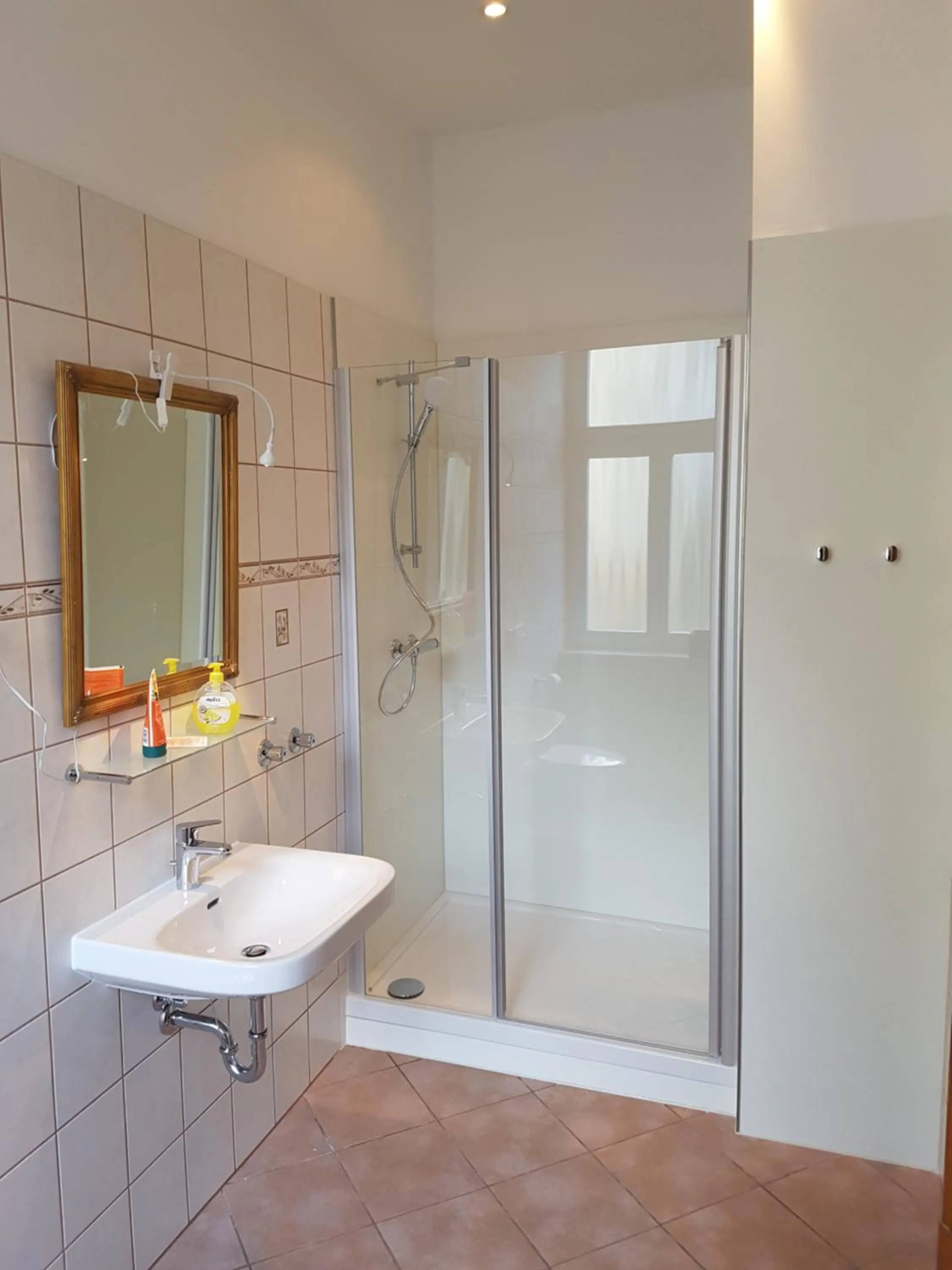 Shower in Schillers Hotel & Café - GARNI -