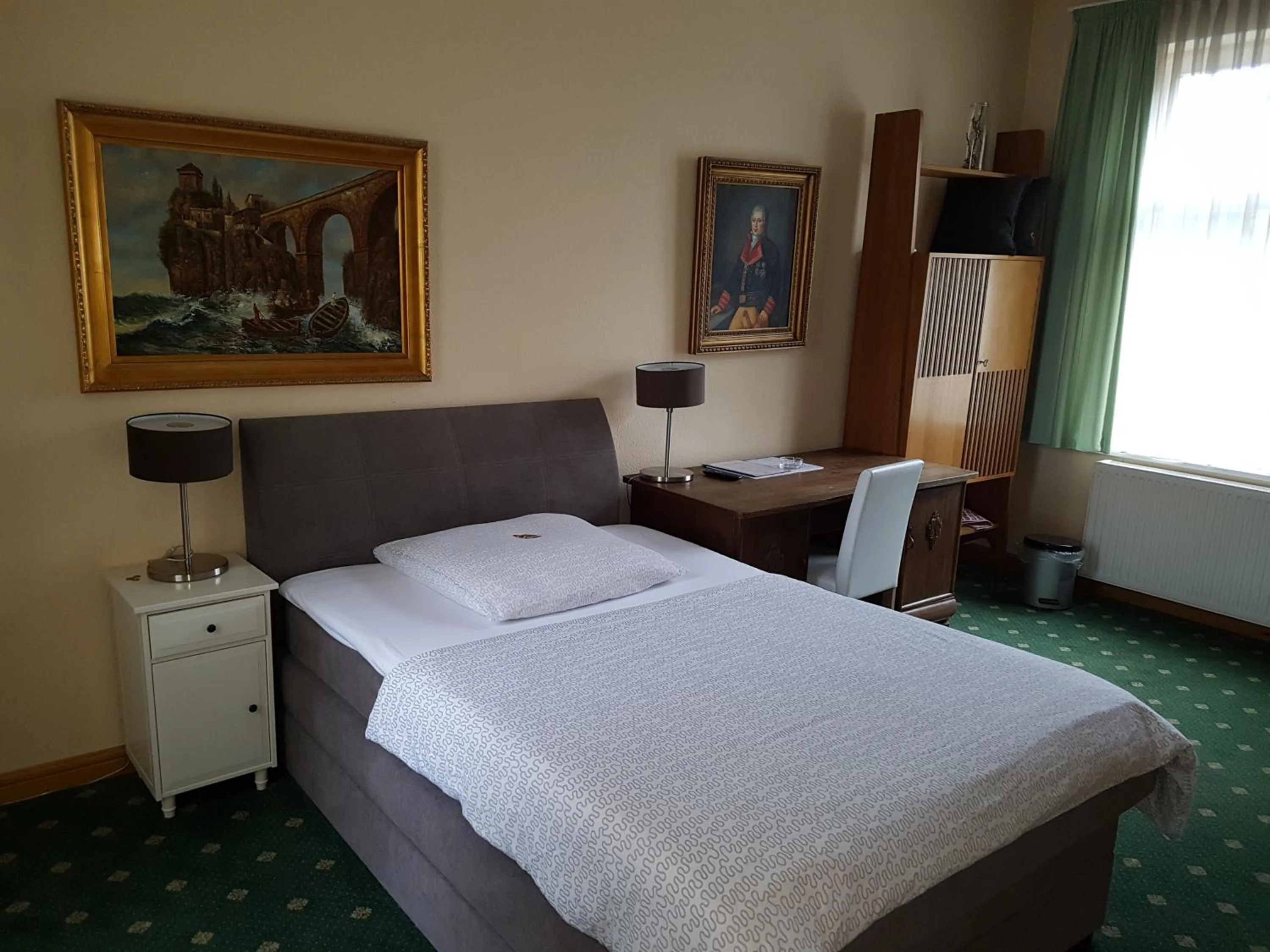 Bed in Schillers Hotel & Café - GARNI -
