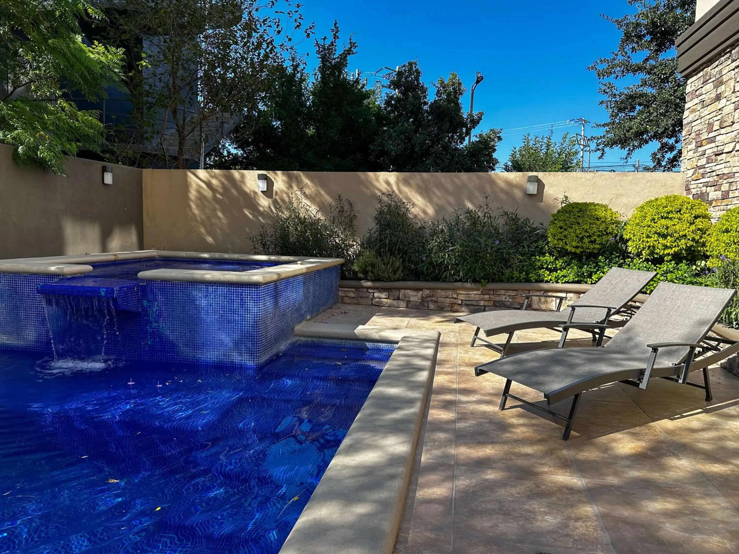 Pool view in Best Western PREMIER Monterrey Aeropuerto
