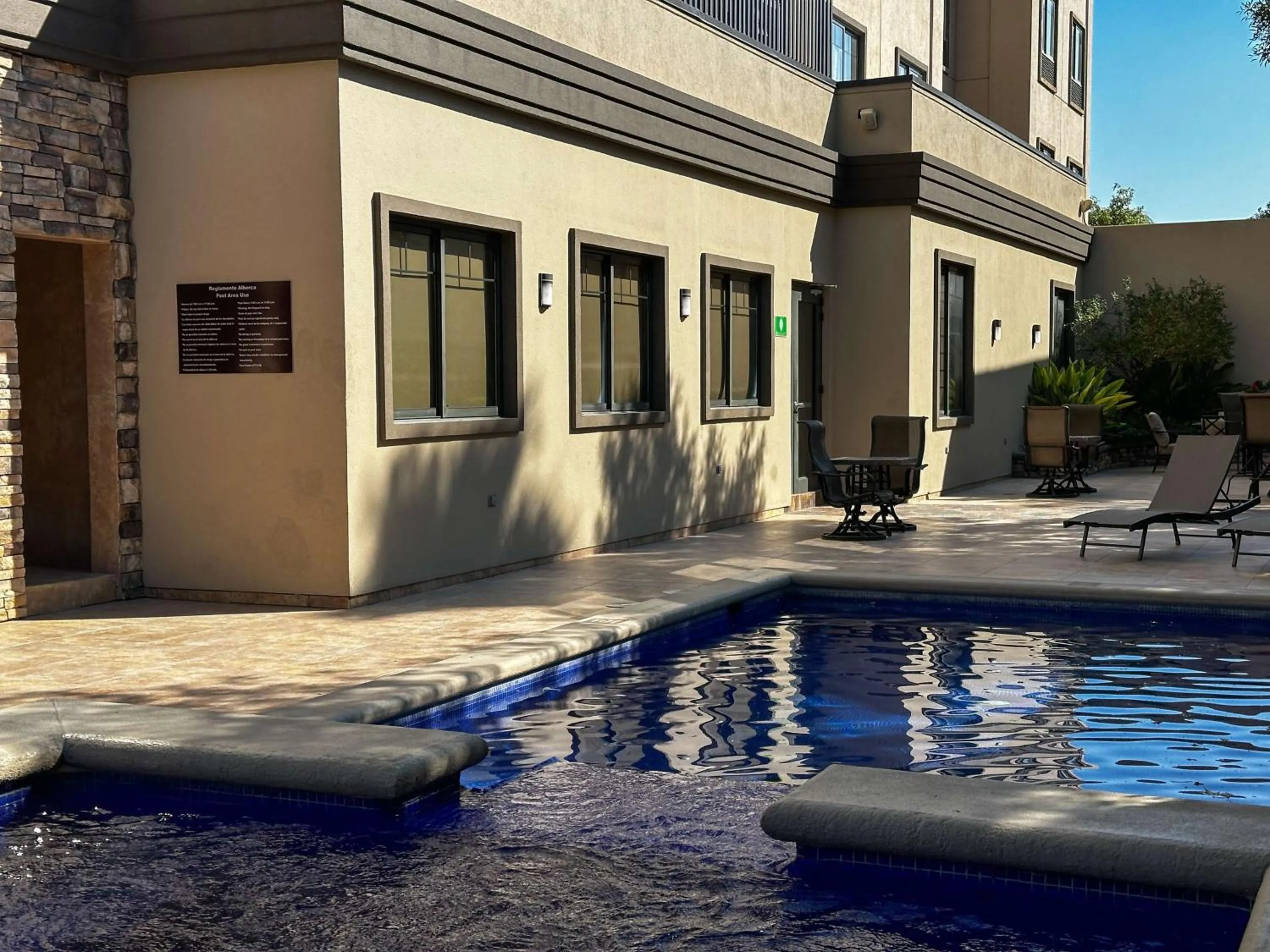 Pool view in Best Western PREMIER Monterrey Aeropuerto