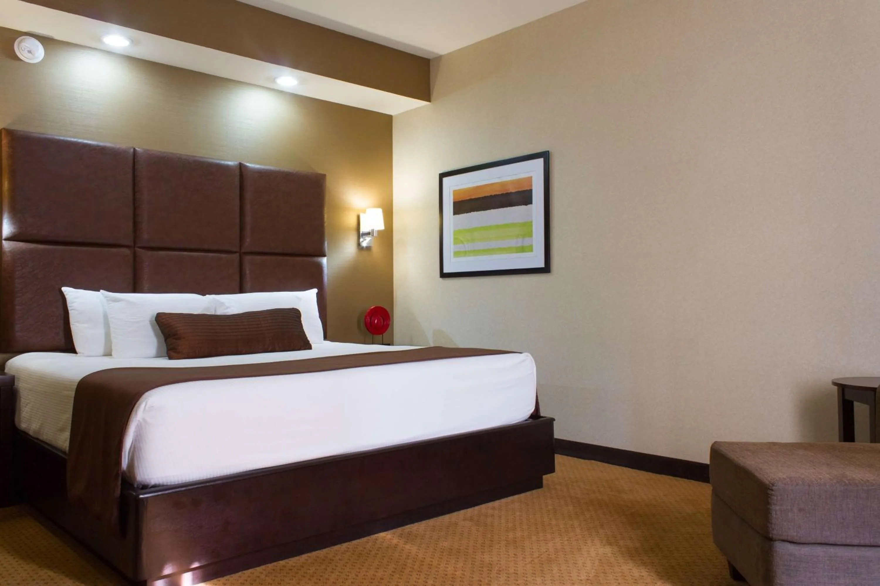 Photo of the whole room, Bed in Best Western PREMIER Monterrey Aeropuerto