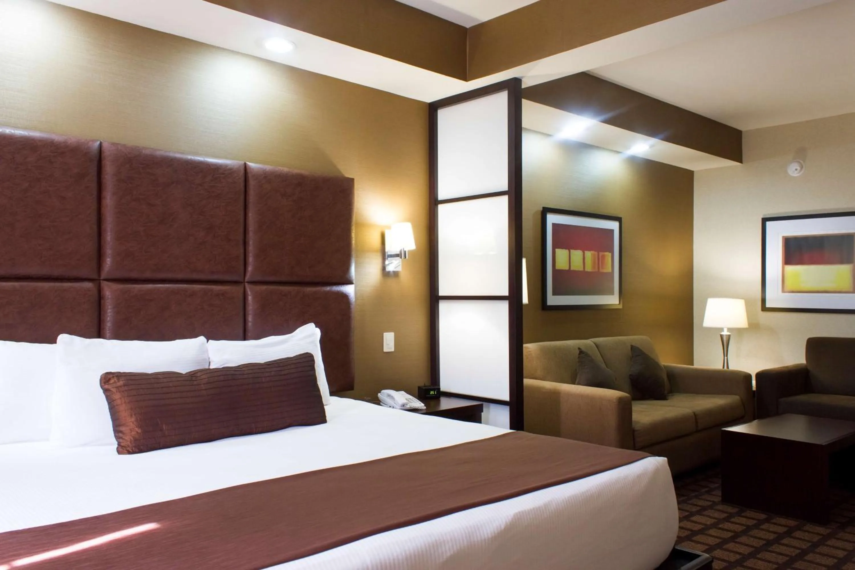 Photo of the whole room, Bed in Best Western PREMIER Monterrey Aeropuerto