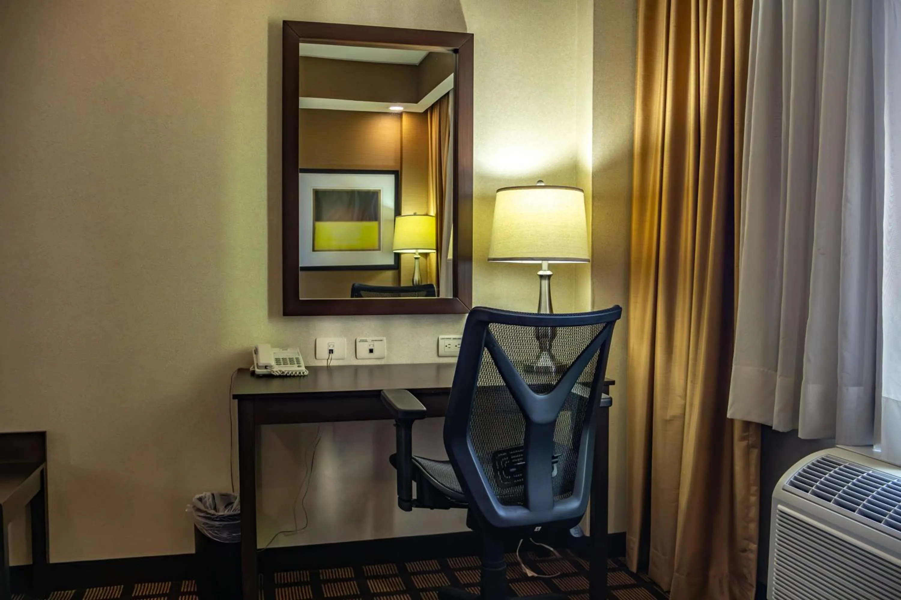 Bedroom in Best Western PREMIER Monterrey Aeropuerto