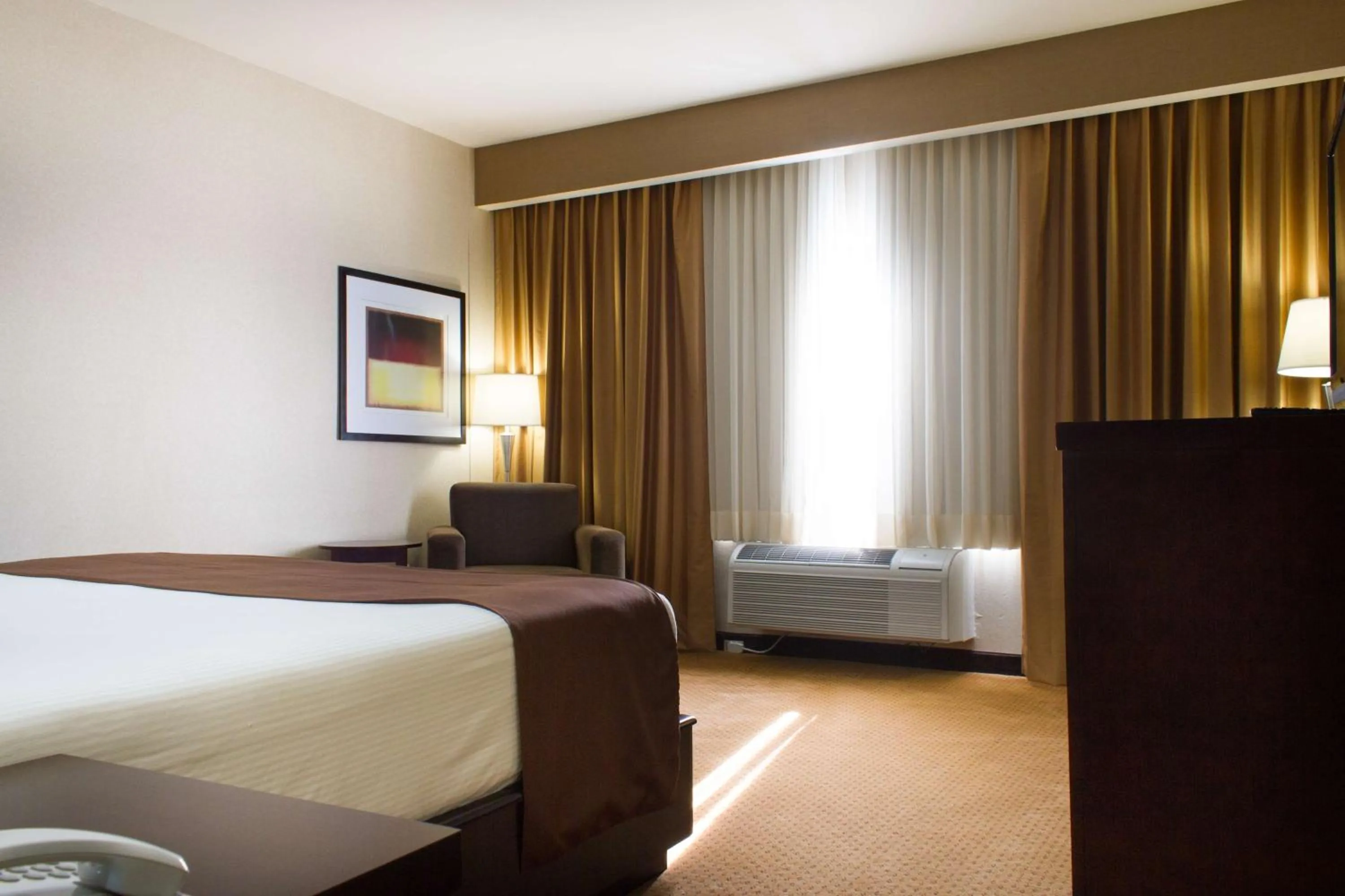 Photo of the whole room, Bed in Best Western PREMIER Monterrey Aeropuerto