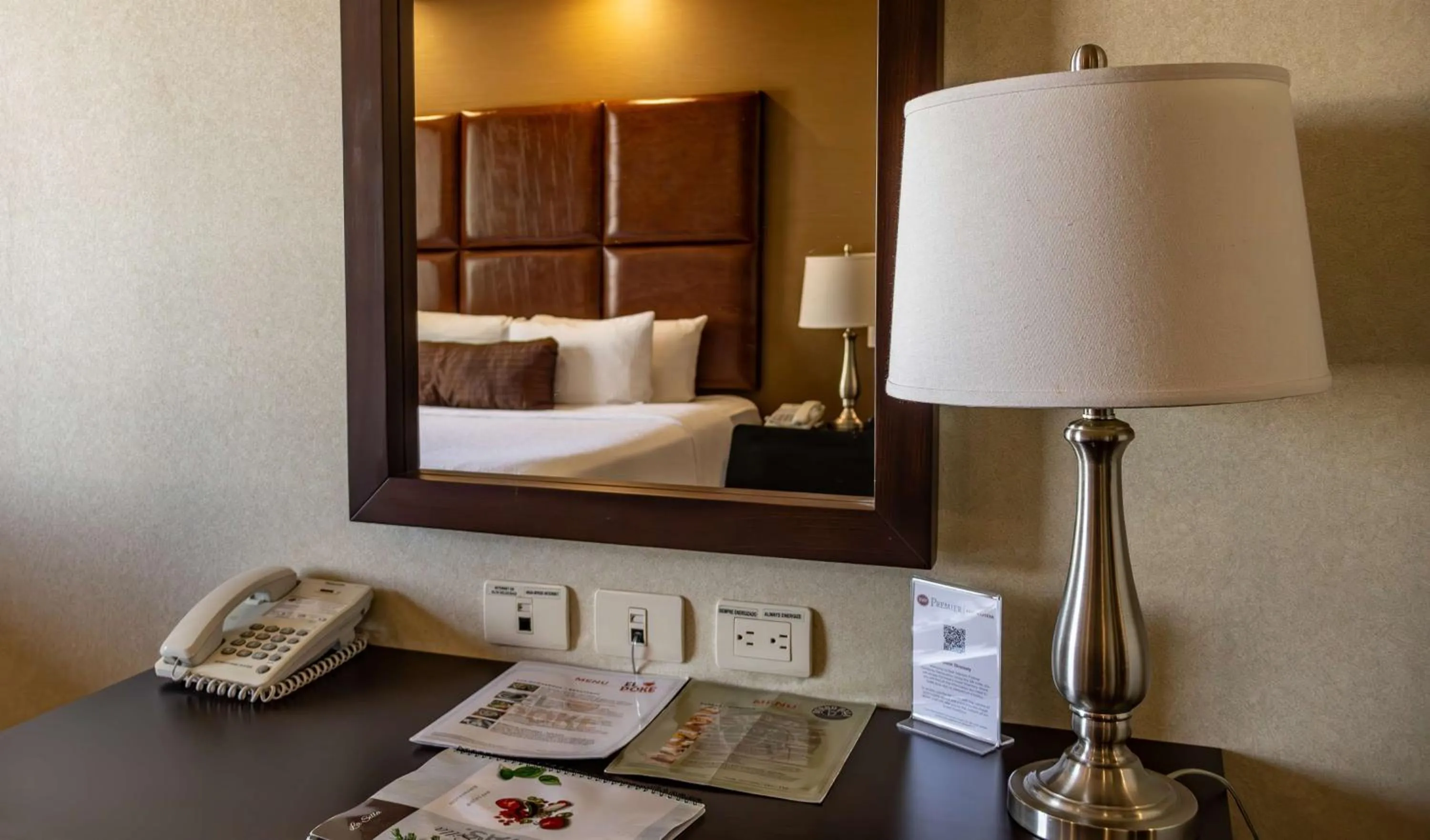 Bedroom, Bed in Best Western PREMIER Monterrey Aeropuerto