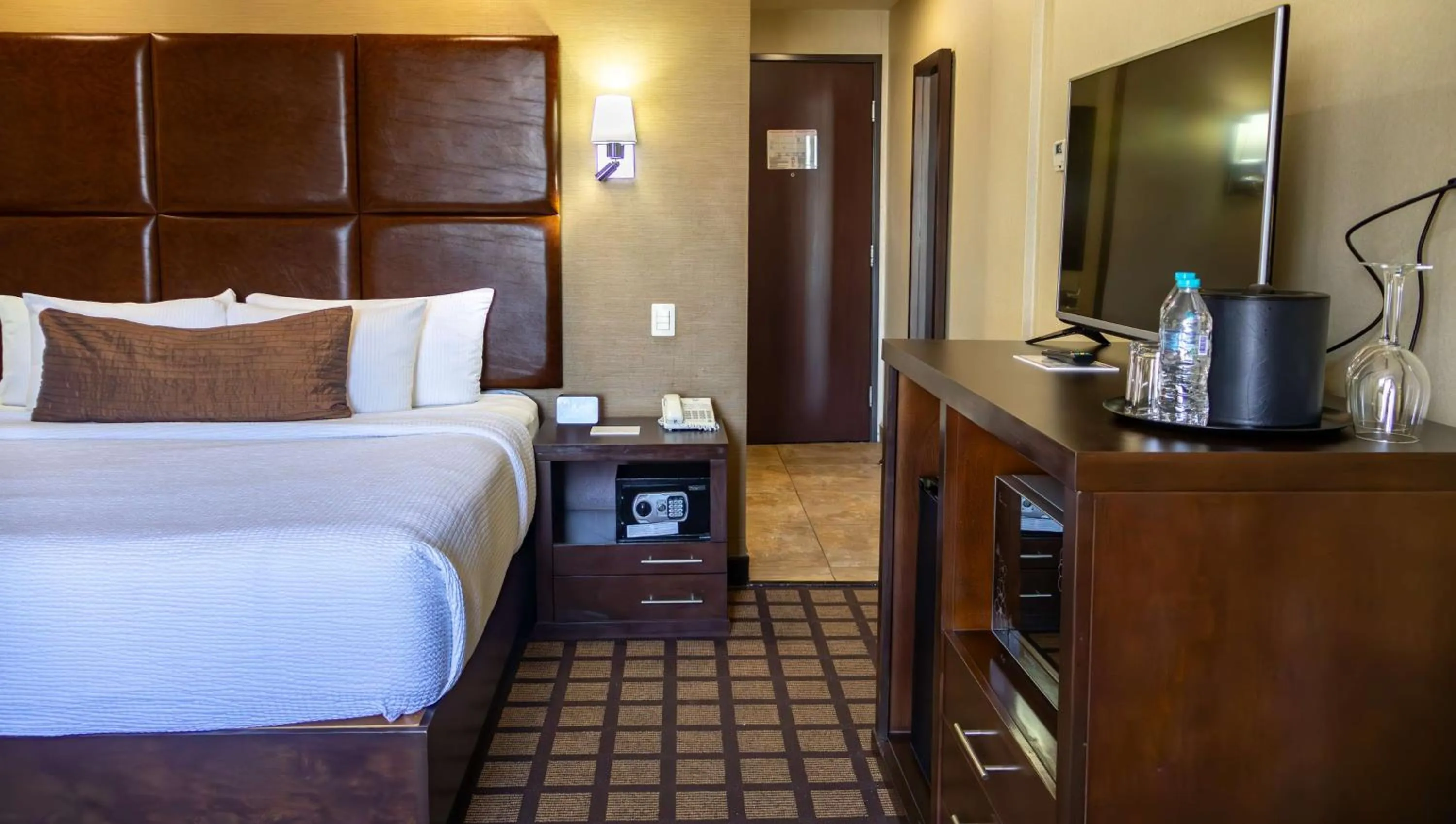 Bedroom, Bed in Best Western PREMIER Monterrey Aeropuerto