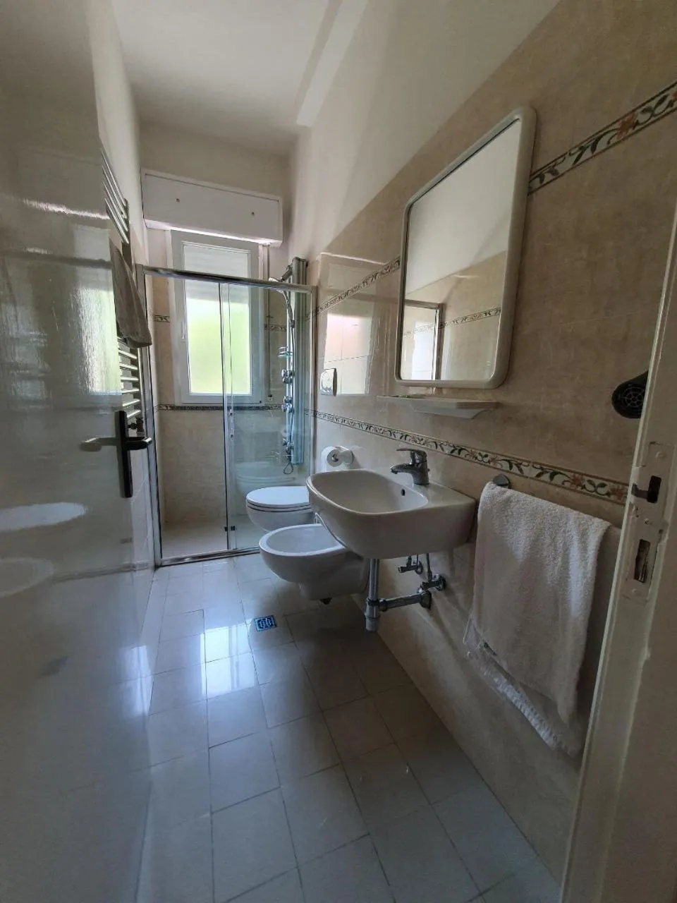 Shower in Hotel Moresco Riccione - Piscina Beach Village