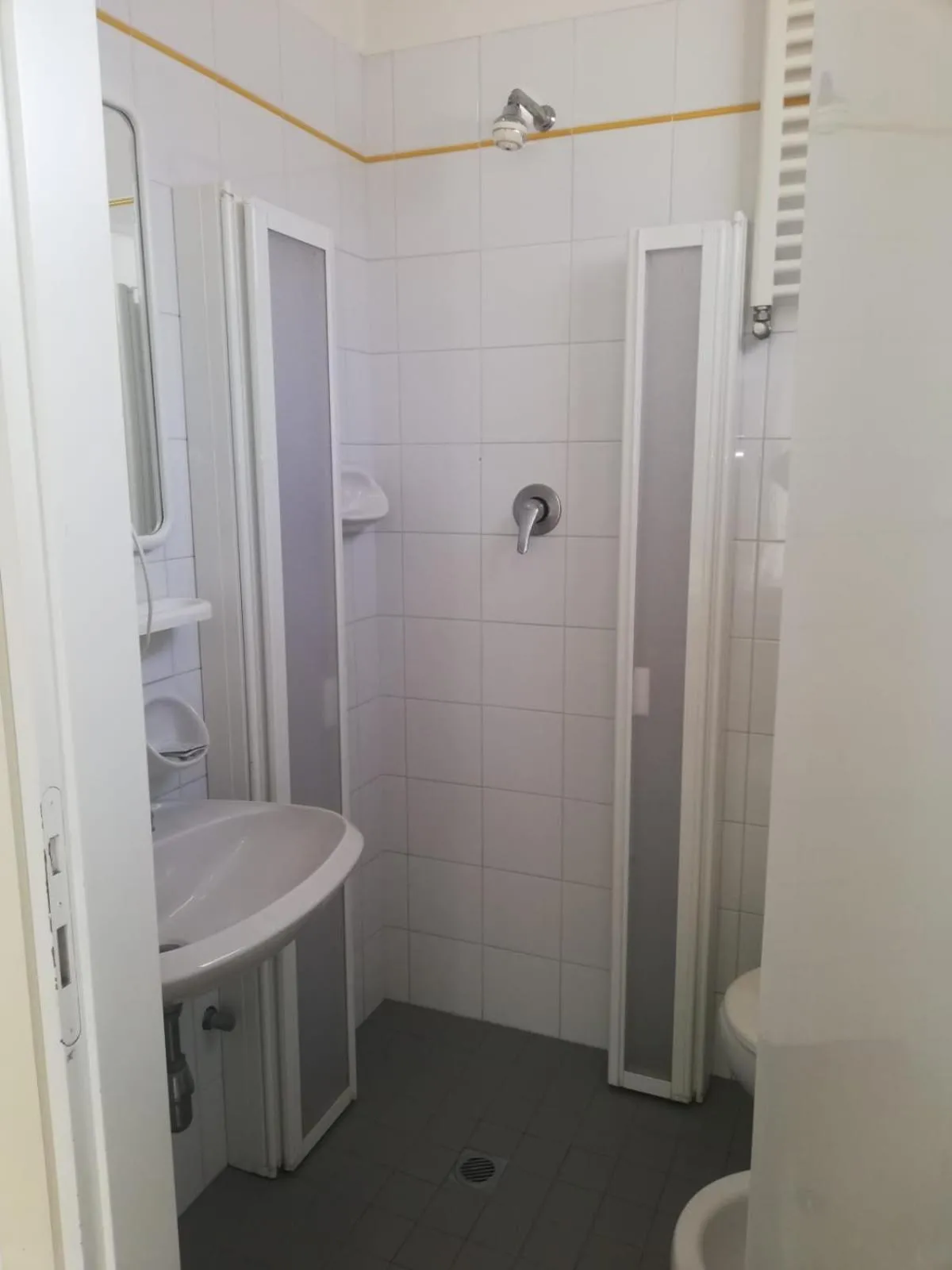 Shower in Hotel Moresco Riccione - Piscina Beach Village