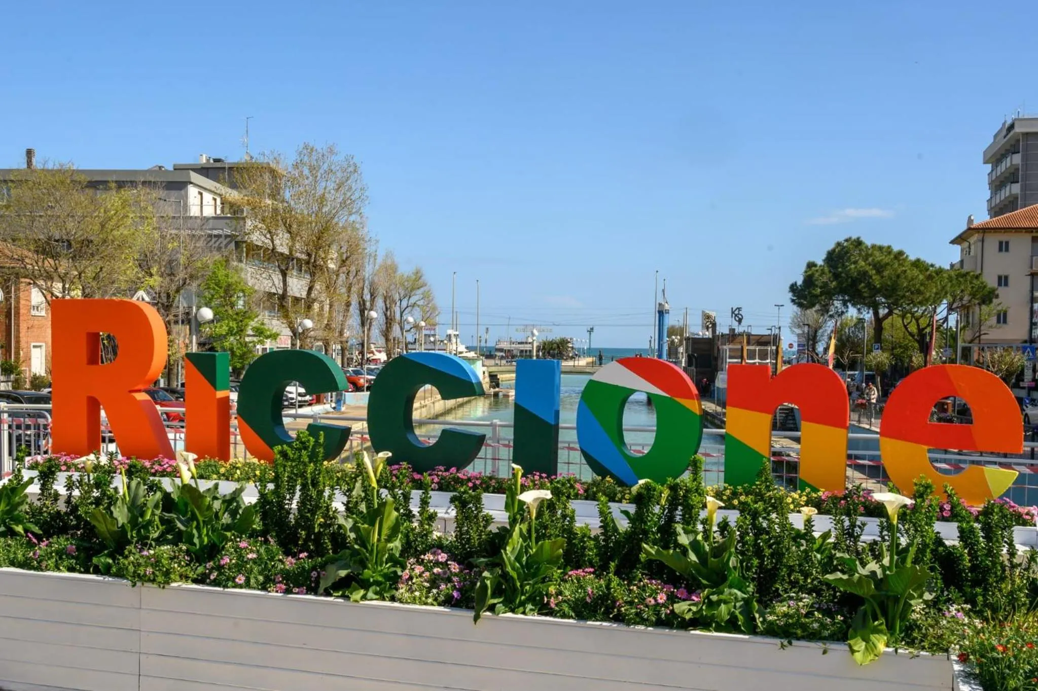 Street view in Hotel Moresco Riccione - Piscina Beach Village