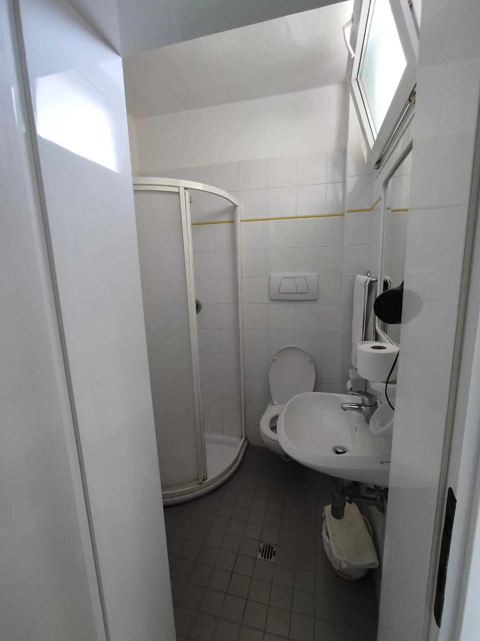 Shower in Hotel Moresco Riccione - Piscina Beach Village