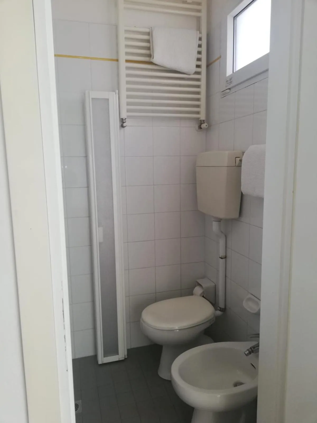 Shower in Hotel Moresco Riccione - Piscina Beach Village